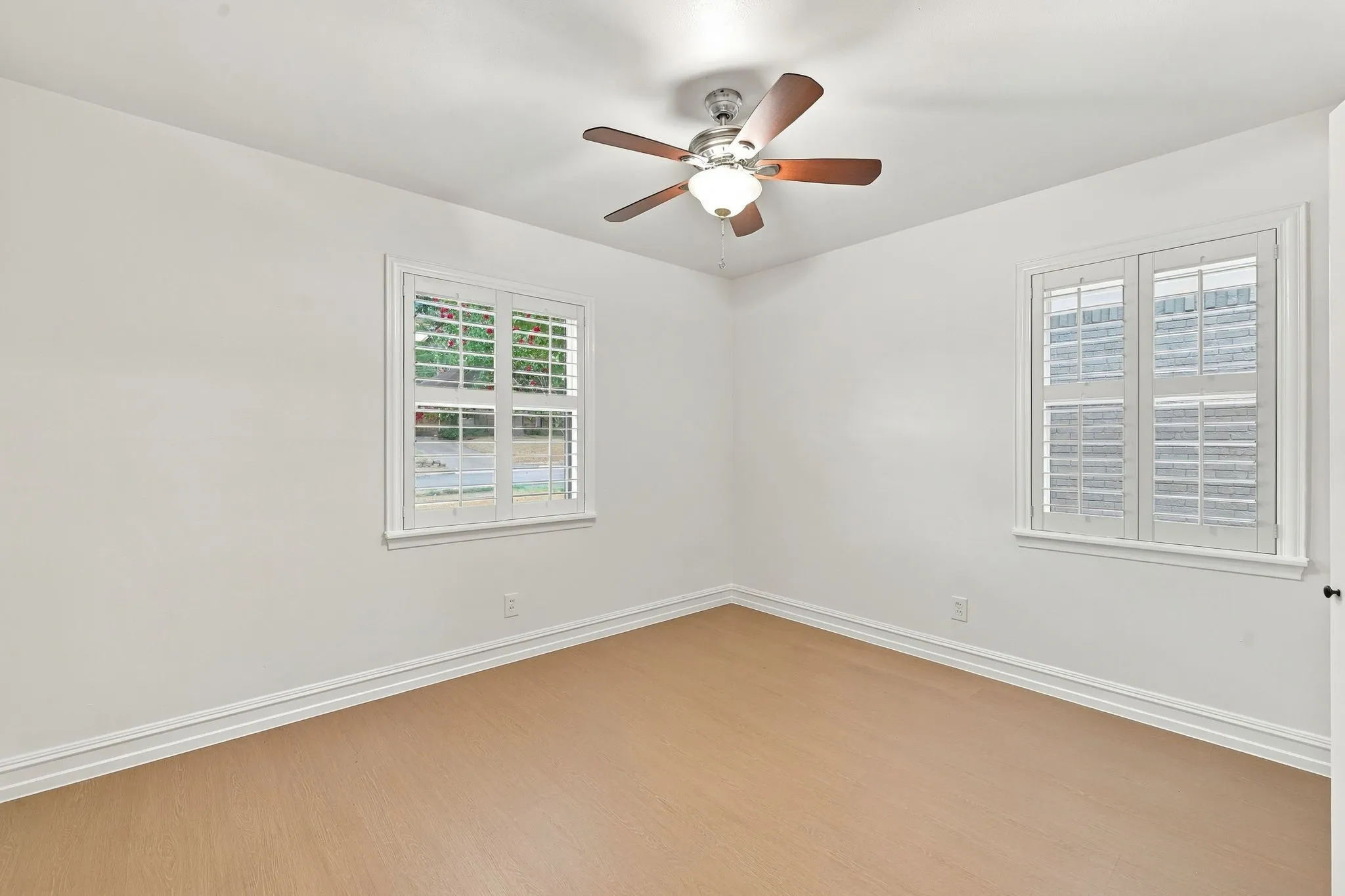 Single Family Residence For Sale in Dallas County , 11715 Rogue Way, Dallas, Texas 75218, 3 Bedroom, 2 Bathroom, 2 Garage spaces, 1,486 Sqft, built in 1960, mls#21398317, Real Estate Agent in Dallas, Homes For Sale in Dallas county, Homes For Sale in Dallas, Realtor in Dallas Texas, Real Estate Brokerage Independent Realty Texas, Luminita Cordes Realtor