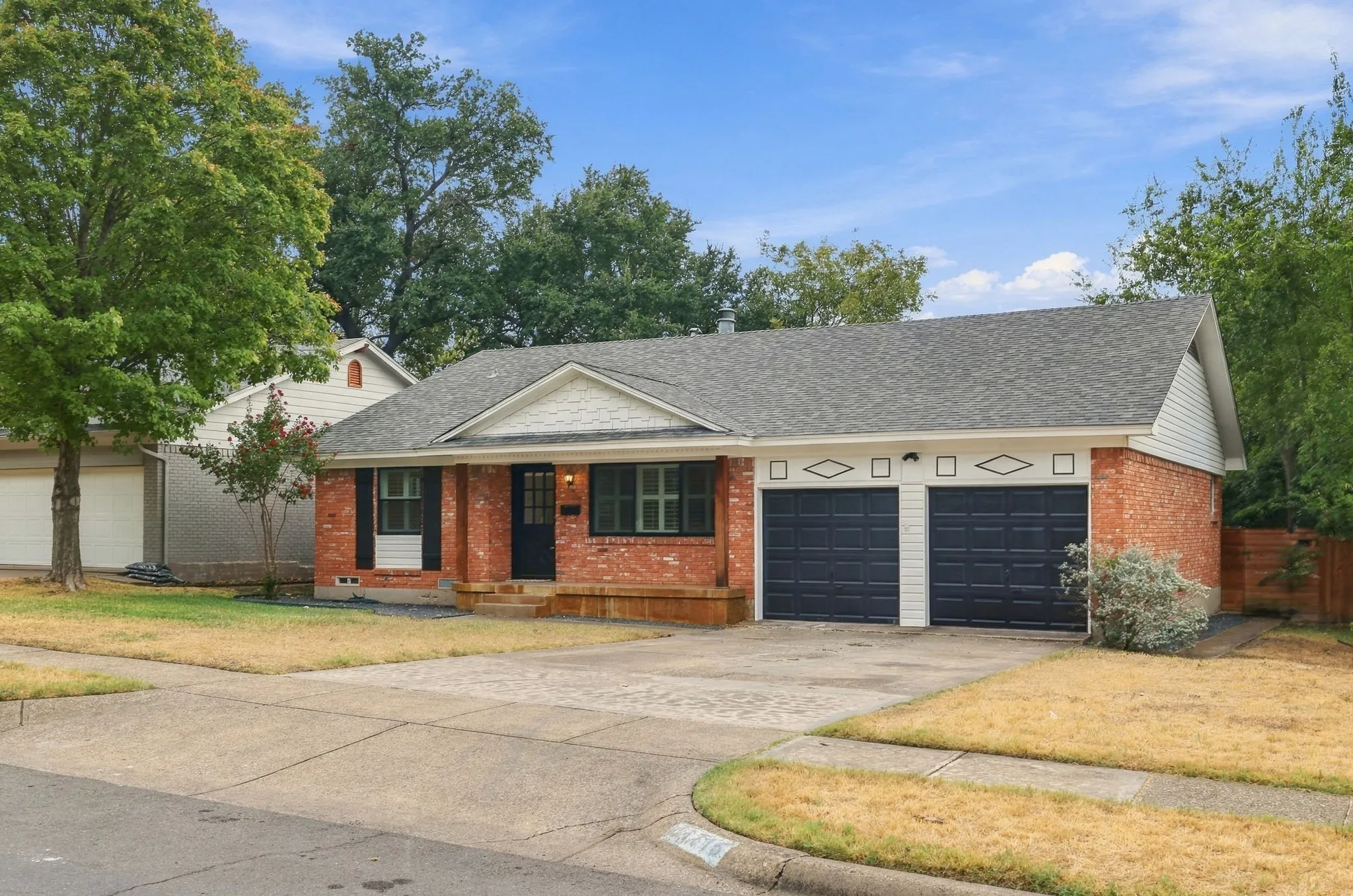 Single Family Residence For Sale in Dallas County , 11715 Rogue Way, Dallas, Texas 75218, 3 Bedroom, 2 Bathroom, 2 Garage spaces, 1,486 Sqft, built in 1960, mls#21398317, Real Estate Agent in Dallas, Homes For Sale in Dallas county, Homes For Sale in Dallas, Realtor in Dallas Texas, Real Estate Brokerage Independent Realty Texas, Luminita Cordes Realtor