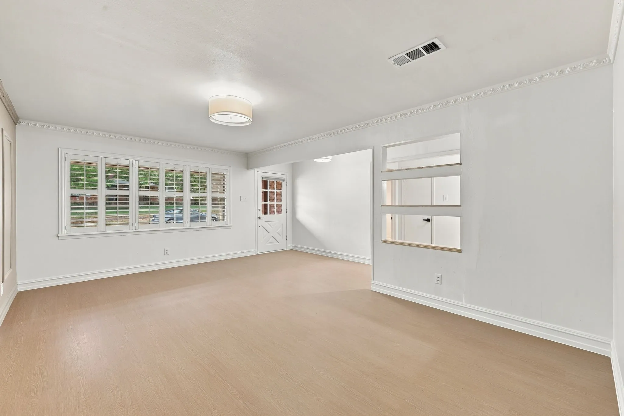 Single Family Residence For Sale in Dallas County , 11715 Rogue Way, Dallas, Texas 75218, 3 Bedroom, 2 Bathroom, 2 Garage spaces, 1,486 Sqft, built in 1960, mls#21398317, Real Estate Agent in Dallas, Homes For Sale in Dallas county, Homes For Sale in Dallas, Realtor in Dallas Texas, Real Estate Brokerage Independent Realty Texas, Luminita Cordes Realtor