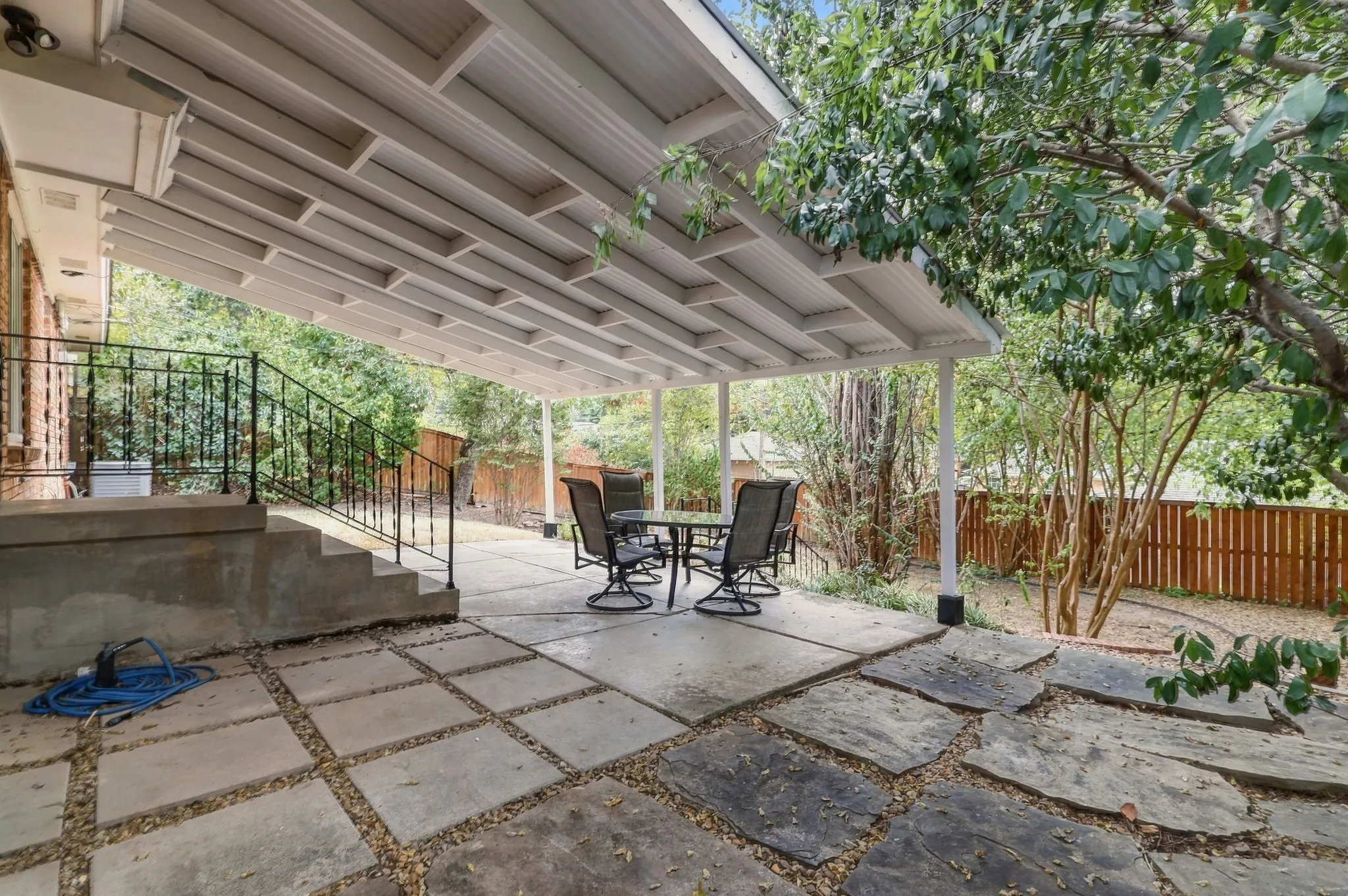 Single Family Residence For Sale in Dallas County , 11715 Rogue Way, Dallas, Texas 75218, 3 Bedroom, 2 Bathroom, 2 Garage spaces, 1,486 Sqft, built in 1960, mls#21398317, Real Estate Agent in Dallas, Homes For Sale in Dallas county, Homes For Sale in Dallas, Realtor in Dallas Texas, Real Estate Brokerage Independent Realty Texas, Luminita Cordes Realtor