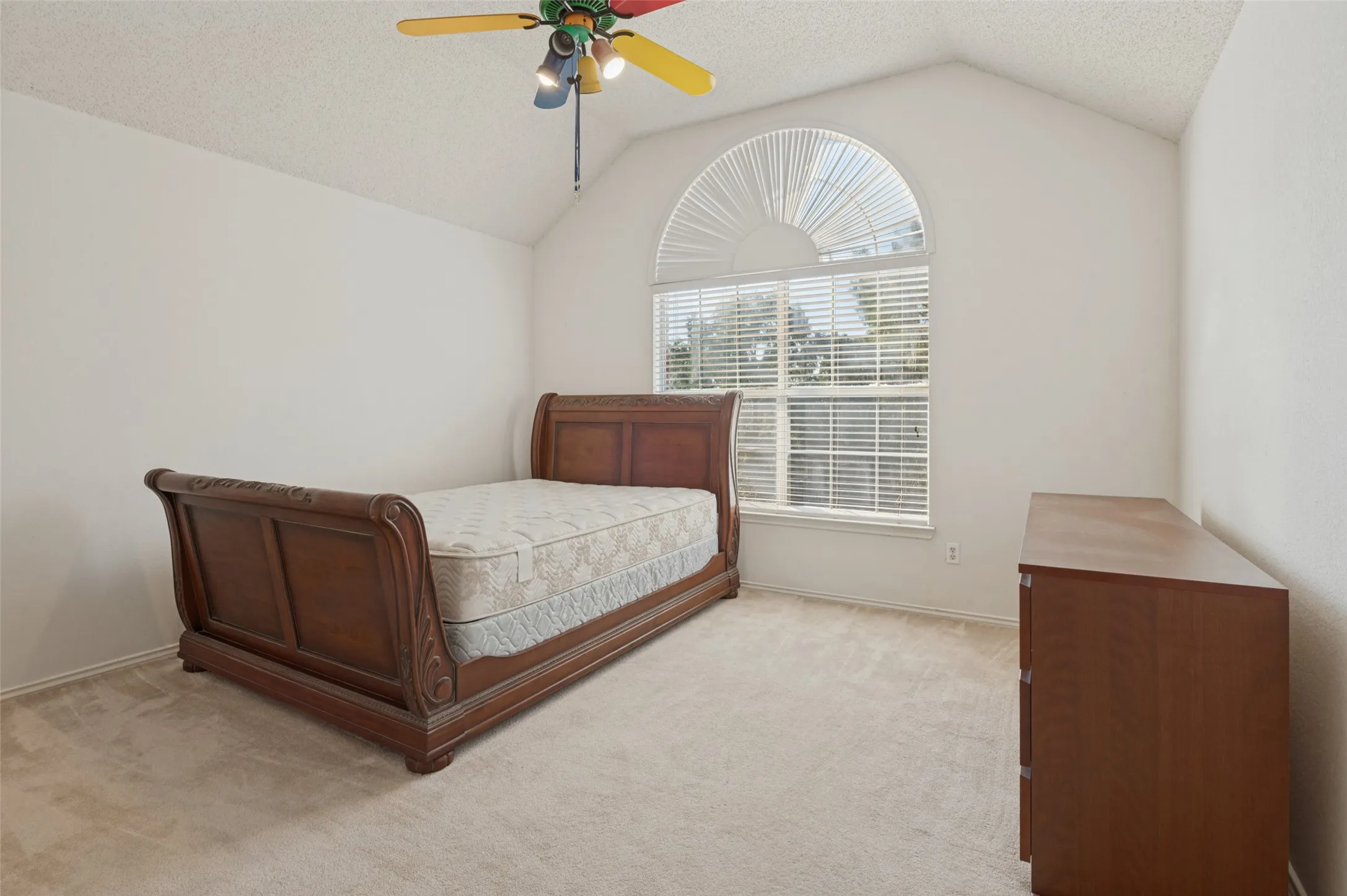 Single Family Residence For Sale in Denton County , 1381 Wentworth Drive, Lewisville, Texas 75067, 4 Bedroom, 3 Bathroom, 2 Garage spaces, 2,873 Sqft, built in 1994, mls#21388815, Real Estate Agent in Lewisville, Homes For Sale in Denton county, Homes For Sale in Lewisville, Realtor in Lewisville Texas, Real Estate Brokerage Independent Realty Texas, Luminita Cordes Realtor