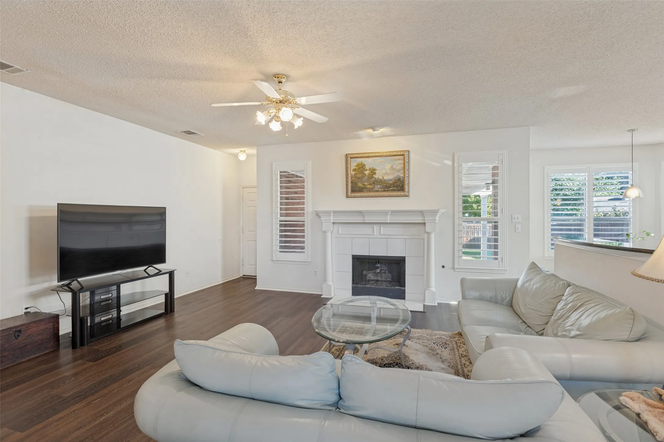 Single Family Residence For Sale in Denton County , 1381 Wentworth Drive, Lewisville, Texas 75067, 4 Bedroom, 3 Bathroom, 2 Garage spaces, 2,873 Sqft, built in 1994, mls#21388815, Real Estate Agent in Lewisville, Homes For Sale in Denton county, Homes For Sale in Lewisville, Realtor in Lewisville Texas, Real Estate Brokerage Independent Realty Texas, Luminita Cordes Realtor