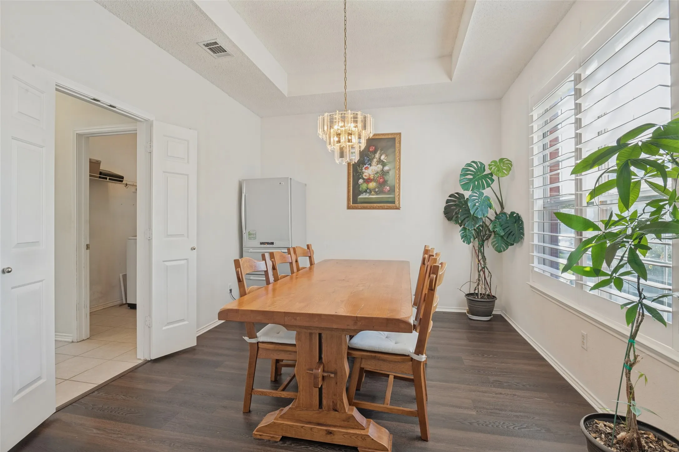 Single Family Residence For Sale in Denton County , 1381 Wentworth Drive, Lewisville, Texas 75067, 4 Bedroom, 3 Bathroom, 2 Garage spaces, 2,873 Sqft, built in 1994, mls#21388815, Real Estate Agent in Lewisville, Homes For Sale in Denton county, Homes For Sale in Lewisville, Realtor in Lewisville Texas, Real Estate Brokerage Independent Realty Texas, Luminita Cordes Realtor