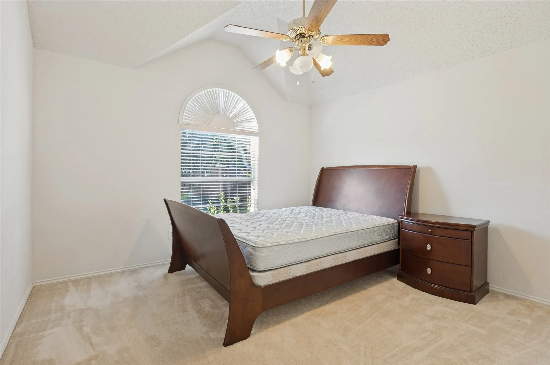 Single Family Residence For Sale in Denton County , 1381 Wentworth Drive, Lewisville, Texas 75067, 4 Bedroom, 3 Bathroom, 2 Garage spaces, 2,873 Sqft, built in 1994, mls#21388815, Real Estate Agent in Lewisville, Homes For Sale in Denton county, Homes For Sale in Lewisville, Realtor in Lewisville Texas, Real Estate Brokerage Independent Realty Texas, Luminita Cordes Realtor