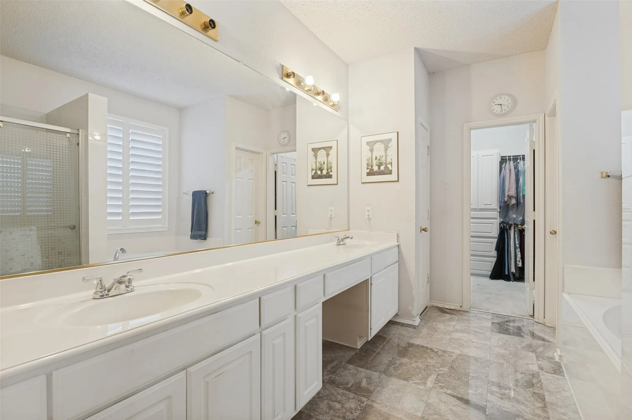 Single Family Residence For Sale in Denton County , 1381 Wentworth Drive, Lewisville, Texas 75067, 4 Bedroom, 3 Bathroom, 2 Garage spaces, 2,873 Sqft, built in 1994, mls#21388815, Real Estate Agent in Lewisville, Homes For Sale in Denton county, Homes For Sale in Lewisville, Realtor in Lewisville Texas, Real Estate Brokerage Independent Realty Texas, Luminita Cordes Realtor