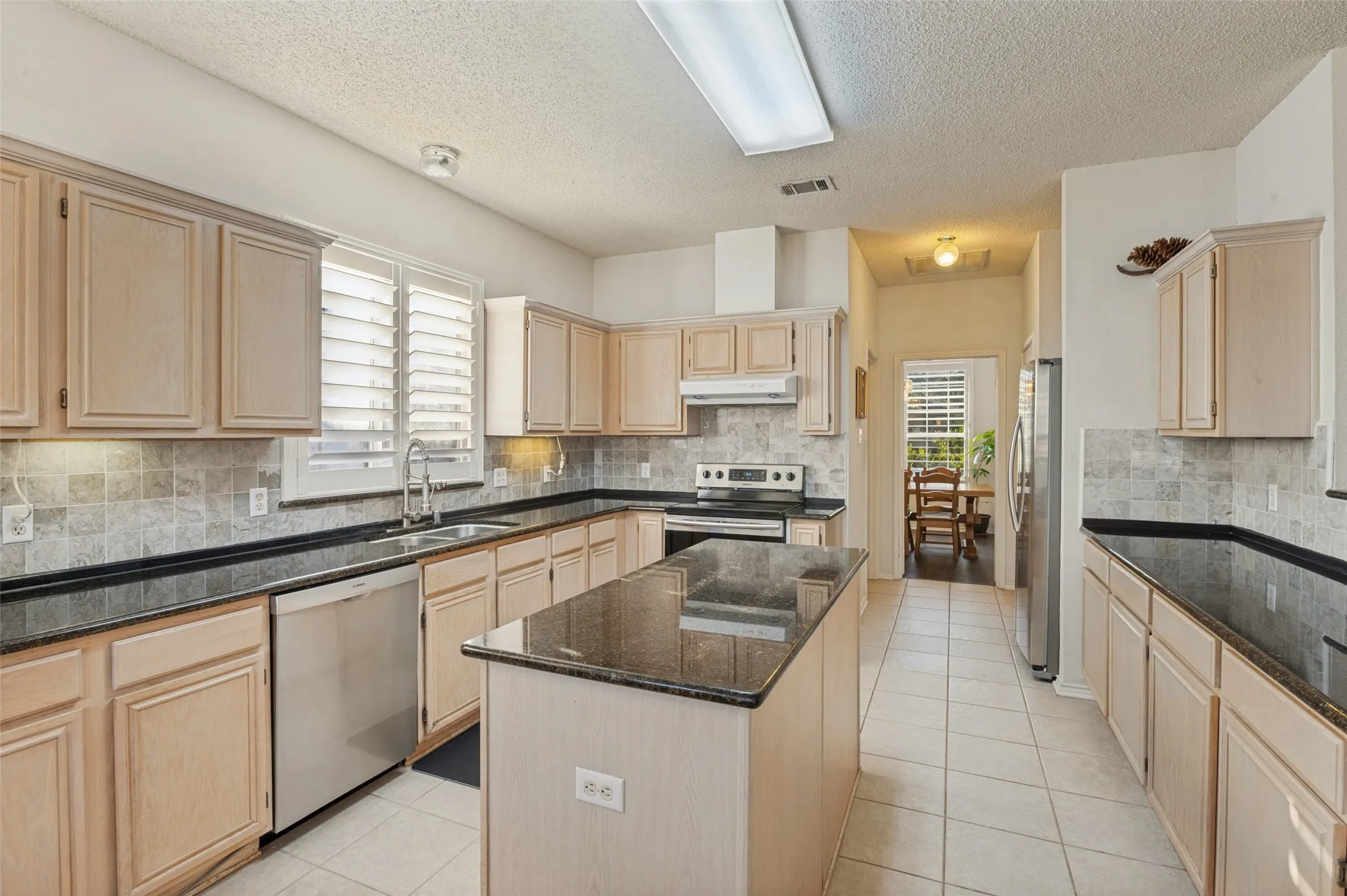 Single Family Residence For Sale in Denton County , 1381 Wentworth Drive, Lewisville, Texas 75067, 4 Bedroom, 3 Bathroom, 2 Garage spaces, 2,873 Sqft, built in 1994, mls#21388815, Real Estate Agent in Lewisville, Homes For Sale in Denton county, Homes For Sale in Lewisville, Realtor in Lewisville Texas, Real Estate Brokerage Independent Realty Texas, Luminita Cordes Realtor