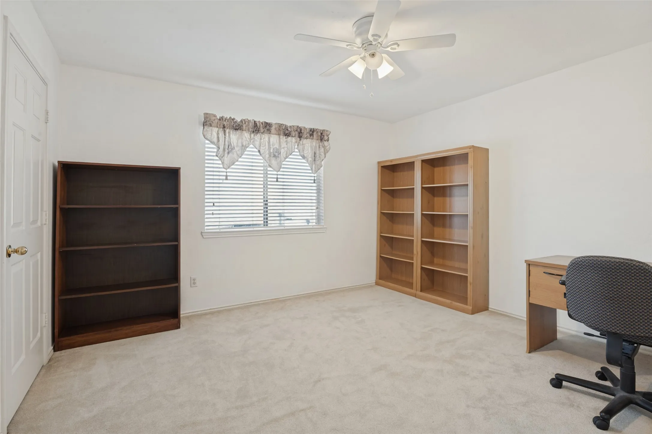 Single Family Residence For Sale in Denton County , 1381 Wentworth Drive, Lewisville, Texas 75067, 4 Bedroom, 3 Bathroom, 2 Garage spaces, 2,873 Sqft, built in 1994, mls#21388815, Real Estate Agent in Lewisville, Homes For Sale in Denton county, Homes For Sale in Lewisville, Realtor in Lewisville Texas, Real Estate Brokerage Independent Realty Texas, Luminita Cordes Realtor