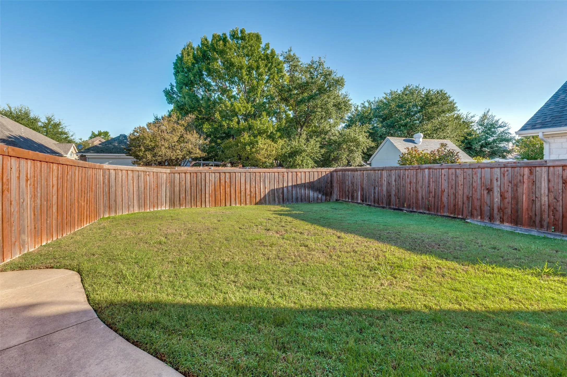 Single Family Residence For Sale in Denton County , 1381 Wentworth Drive, Lewisville, Texas 75067, 4 Bedroom, 3 Bathroom, 2 Garage spaces, 2,873 Sqft, built in 1994, mls#21388815, Real Estate Agent in Lewisville, Homes For Sale in Denton county, Homes For Sale in Lewisville, Realtor in Lewisville Texas, Real Estate Brokerage Independent Realty Texas, Luminita Cordes Realtor