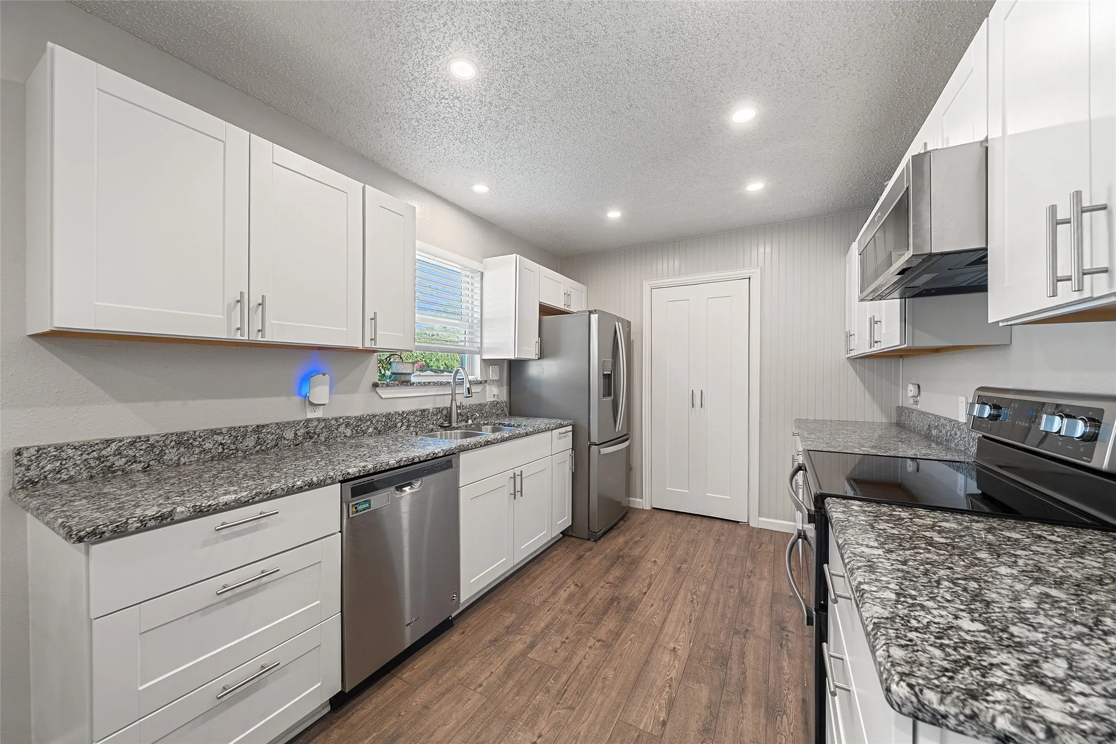 Single Family Residence For Sale in Dallas County , 2313 Markland Street, Irving, Texas 75060, 3 Bedroom, 2 Bathroom, 1 Garage spaces, 1,206 Sqft, built in 1986, mls#21397253, Real Estate Agent in Irving, Homes For Sale in Dallas county, Homes For Sale in Irving, Realtor in Irving Texas, Real Estate Brokerage Independent Realty Texas, Luminita Cordes Realtor