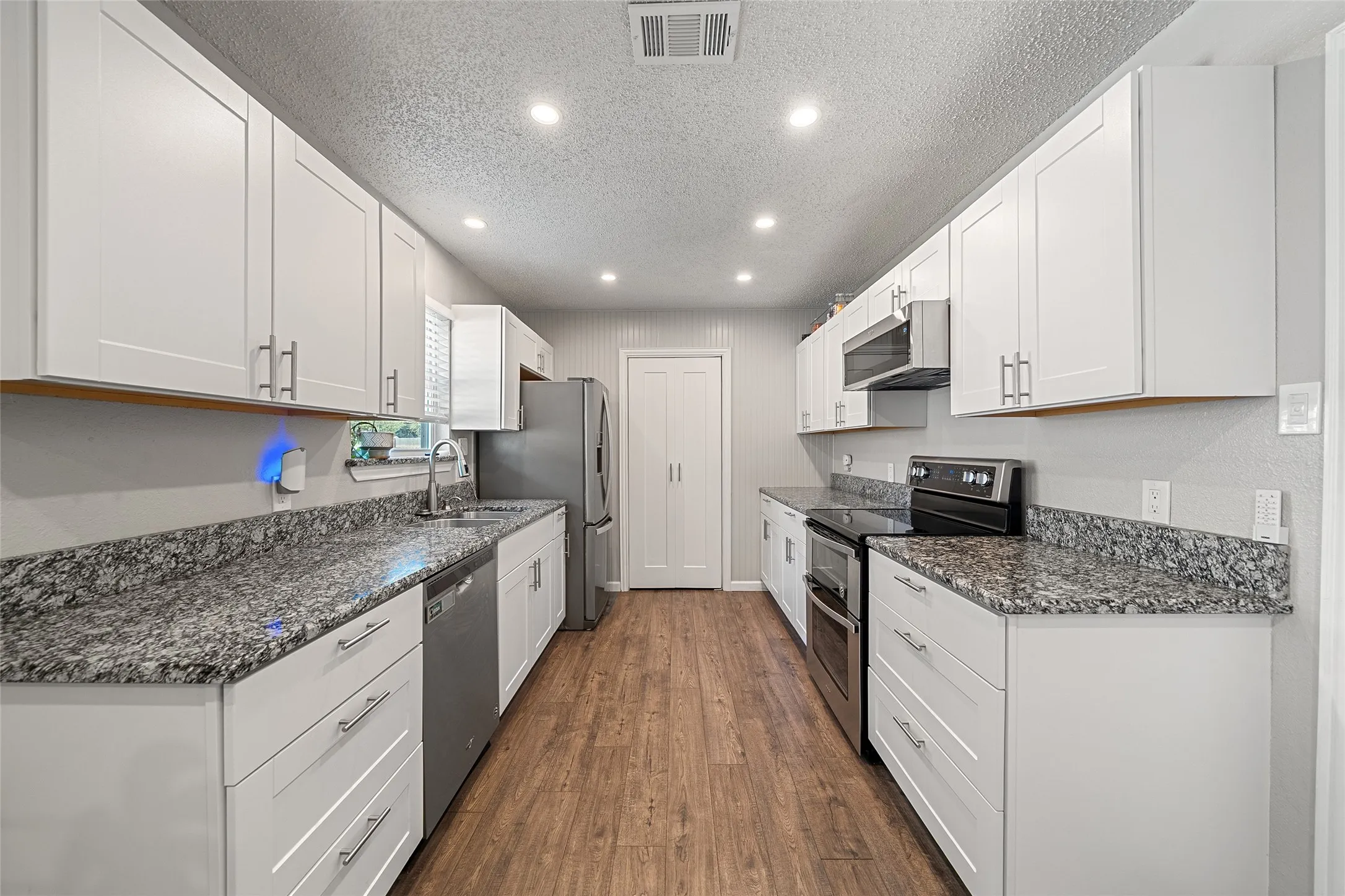 Single Family Residence For Sale in Dallas County , 2313 Markland Street, Irving, Texas 75060, 3 Bedroom, 2 Bathroom, 1 Garage spaces, 1,206 Sqft, built in 1986, mls#21397253, Real Estate Agent in Irving, Homes For Sale in Dallas county, Homes For Sale in Irving, Realtor in Irving Texas, Real Estate Brokerage Independent Realty Texas, Luminita Cordes Realtor