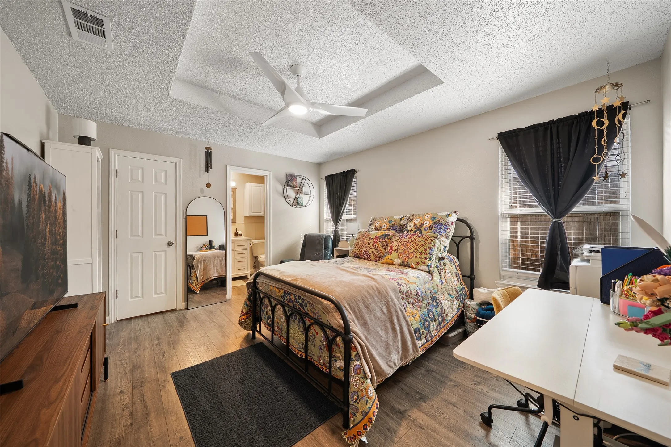 Single Family Residence For Sale in Dallas County , 2313 Markland Street, Irving, Texas 75060, 3 Bedroom, 2 Bathroom, 1 Garage spaces, 1,206 Sqft, built in 1986, mls#21397253, Real Estate Agent in Irving, Homes For Sale in Dallas county, Homes For Sale in Irving, Realtor in Irving Texas, Real Estate Brokerage Independent Realty Texas, Luminita Cordes Realtor