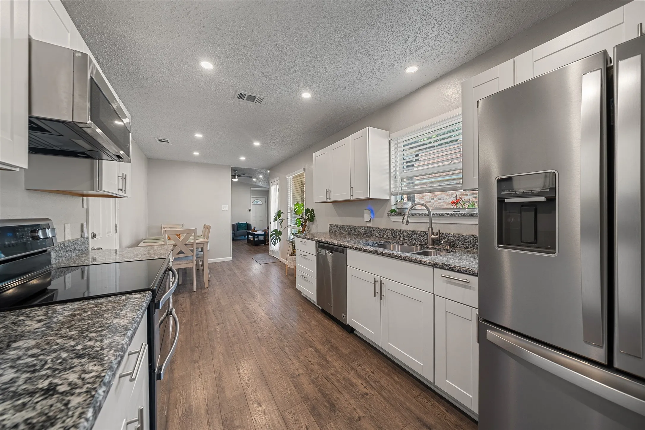 Single Family Residence For Sale in Dallas County , 2313 Markland Street, Irving, Texas 75060, 3 Bedroom, 2 Bathroom, 1 Garage spaces, 1,206 Sqft, built in 1986, mls#21397253, Real Estate Agent in Irving, Homes For Sale in Dallas county, Homes For Sale in Irving, Realtor in Irving Texas, Real Estate Brokerage Independent Realty Texas, Luminita Cordes Realtor
