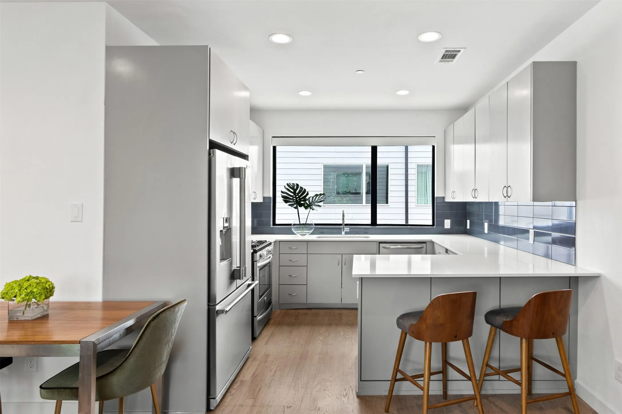 Condominium For Sale in Dallas County , 1430 Grigsby Avenue 103, Dallas, Texas 75204, 2 Bedroom, 3 Bathroom, 2 Garage spaces, 1,558 Sqft, built in 2017, mls#21398761, Real Estate Agent in Dallas, Homes For Sale in Dallas county, Homes For Sale in Dallas, Realtor in Dallas Texas, Real Estate Brokerage Independent Realty Texas, Luminita Cordes Realtor