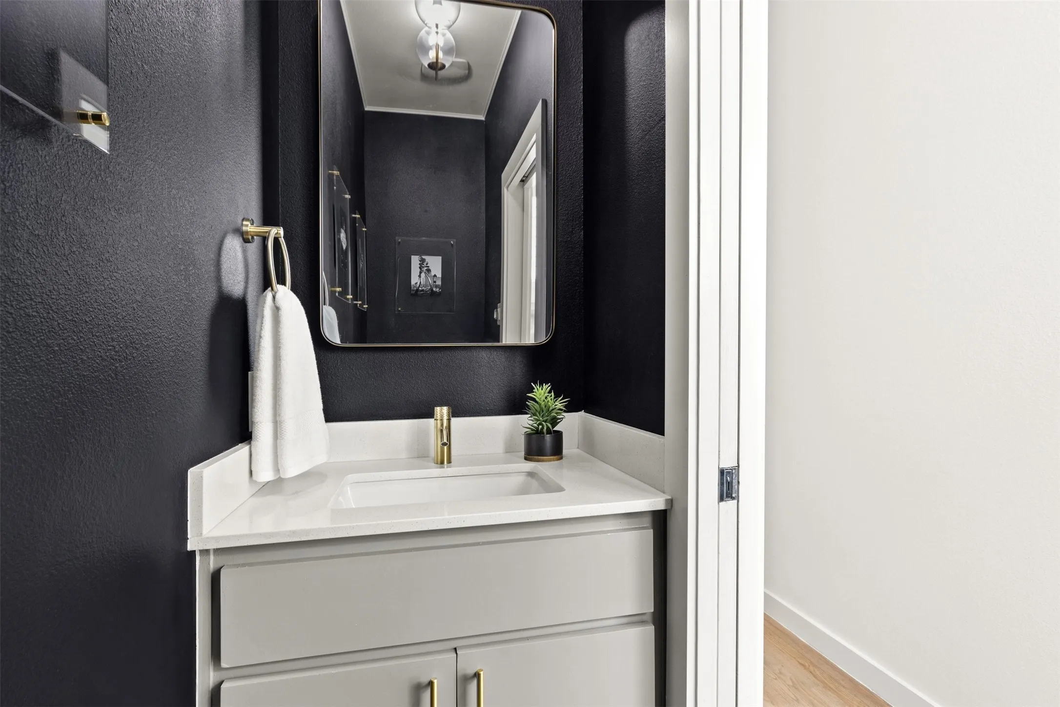 Condominium For Sale in Dallas County , 1430 Grigsby Avenue 103, Dallas, Texas 75204, 2 Bedroom, 3 Bathroom, 2 Garage spaces, 1,558 Sqft, built in 2017, mls#21398761, Real Estate Agent in Dallas, Homes For Sale in Dallas county, Homes For Sale in Dallas, Realtor in Dallas Texas, Real Estate Brokerage Independent Realty Texas, Luminita Cordes Realtor