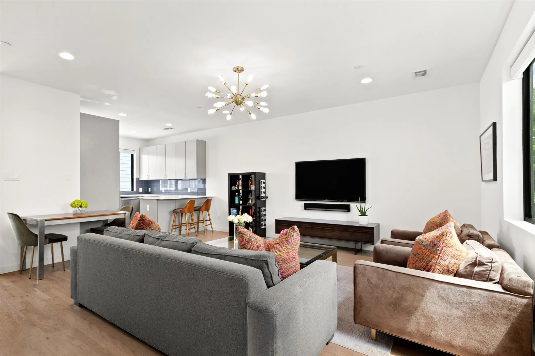 Condominium For Sale in Dallas County , 1430 Grigsby Avenue 103, Dallas, Texas 75204, 2 Bedroom, 3 Bathroom, 2 Garage spaces, 1,558 Sqft, built in 2017, mls#21398761, Real Estate Agent in Dallas, Homes For Sale in Dallas county, Homes For Sale in Dallas, Realtor in Dallas Texas, Real Estate Brokerage Independent Realty Texas, Luminita Cordes Realtor
