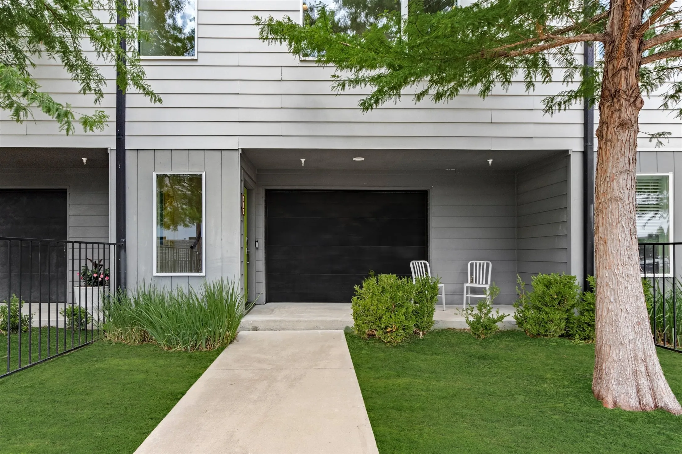 Condominium For Sale in Dallas County , 1430 Grigsby Avenue 103, Dallas, Texas 75204, 2 Bedroom, 3 Bathroom, 2 Garage spaces, 1,558 Sqft, built in 2017, mls#21398761, Real Estate Agent in Dallas, Homes For Sale in Dallas county, Homes For Sale in Dallas, Realtor in Dallas Texas, Real Estate Brokerage Independent Realty Texas, Luminita Cordes Realtor