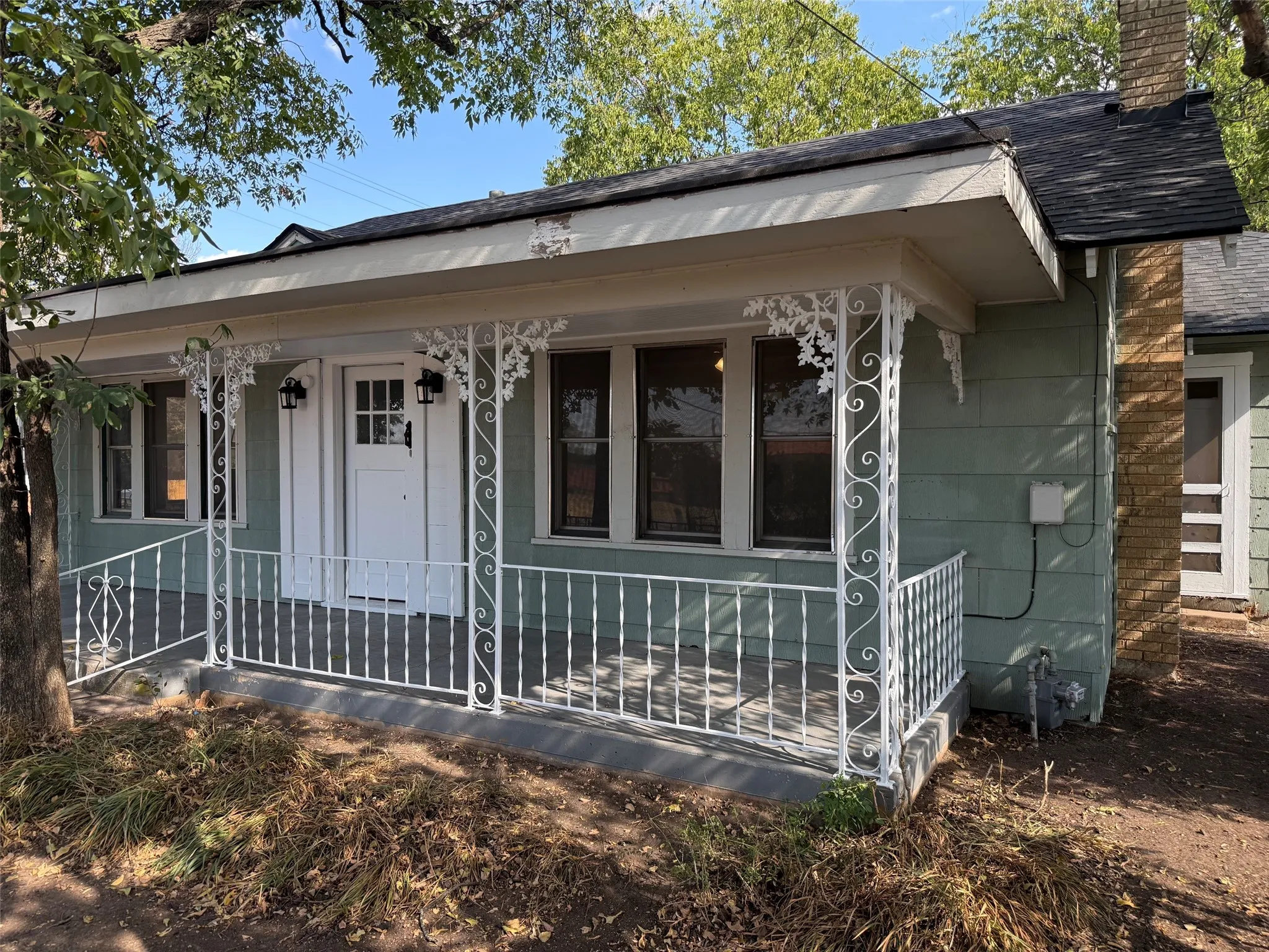 Apartment For Sale in Montague County , 213 Rock Street, Bowie, Texas 76230, 2 Bedroom, 1 Bathroom, Garage spaces, 1,675 Sqft, built in 1934, mls#21398767, Real Estate Agent in Bowie, Homes For Sale in Montague county, Homes For Sale in Bowie, Realtor in Bowie Texas, Real Estate Brokerage Independent Realty Texas, Luminita Cordes Realtor