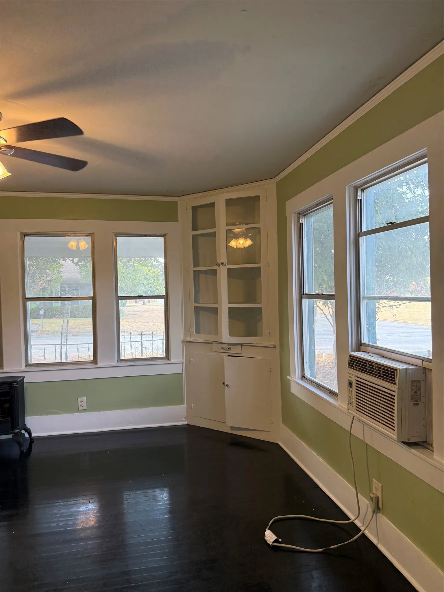 Apartment For Sale in Montague County , 213 Rock Street, Bowie, Texas 76230, 2 Bedroom, 1 Bathroom, Garage spaces, 1,675 Sqft, built in 1934, mls#21398767, Real Estate Agent in Bowie, Homes For Sale in Montague county, Homes For Sale in Bowie, Realtor in Bowie Texas, Real Estate Brokerage Independent Realty Texas, Luminita Cordes Realtor