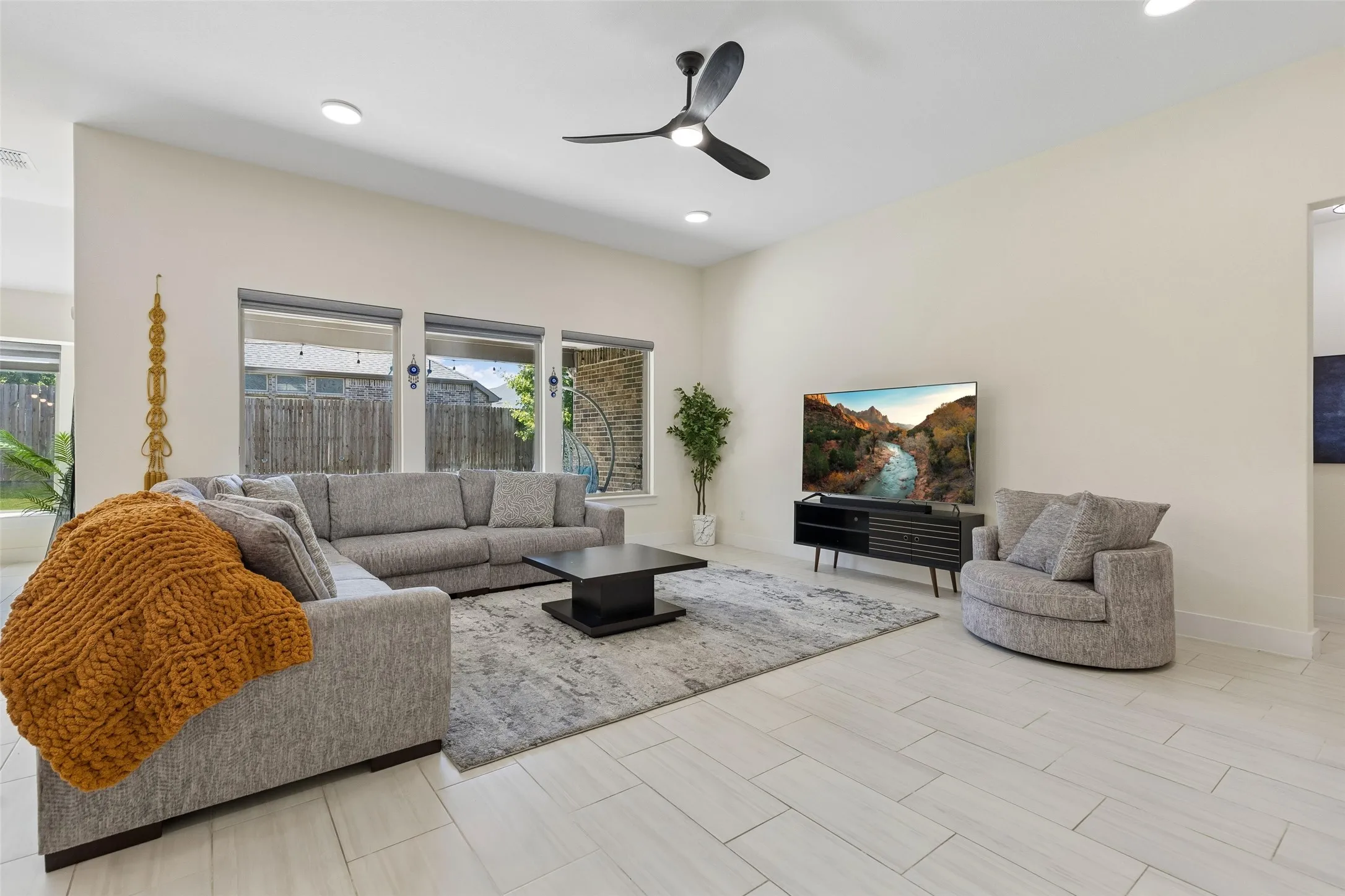 Single Family Residence For Sale in Denton County , 1212 Upland Dove Drive, Little Elm, Texas 75068, 4 Bedroom, 3 Bathroom, 2 Garage spaces, 2,532 Sqft, built in 2021, mls#21380946, Real Estate Agent in Little Elm, Homes For Sale in Denton county, Homes For Sale in Little Elm, Realtor in Little Elm Texas, Real Estate Brokerage Independent Realty Texas, Luminita Cordes Realtor