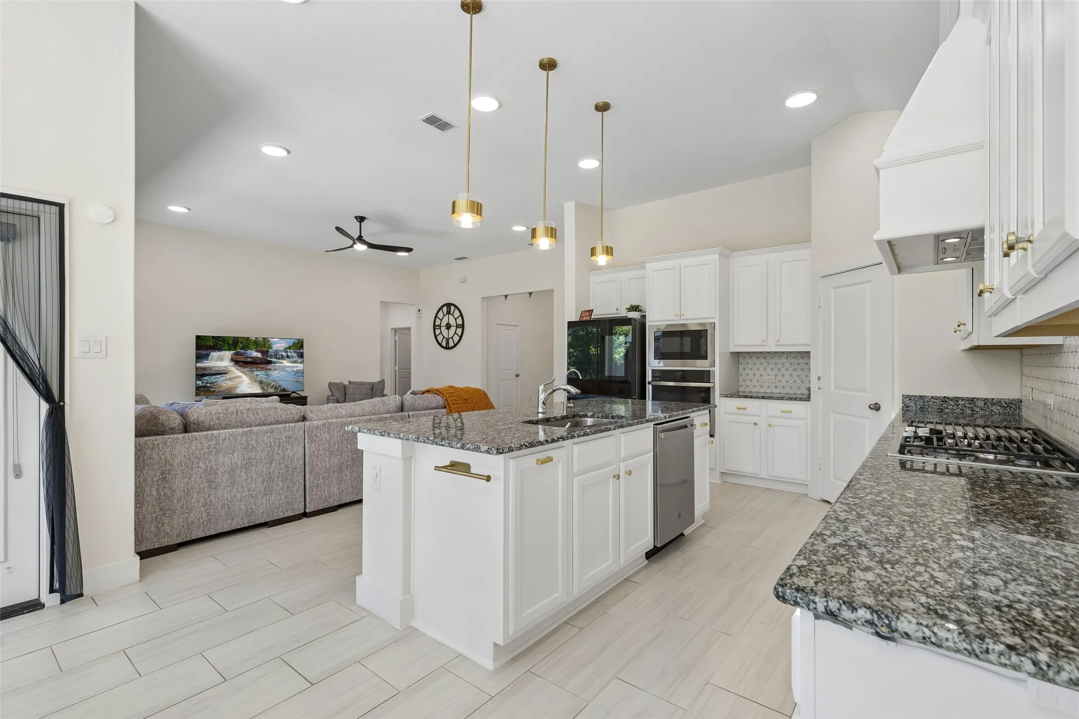Single Family Residence For Sale in Denton County , 1212 Upland Dove Drive, Little Elm, Texas 75068, 4 Bedroom, 3 Bathroom, 2 Garage spaces, 2,532 Sqft, built in 2021, mls#21380946, Real Estate Agent in Little Elm, Homes For Sale in Denton county, Homes For Sale in Little Elm, Realtor in Little Elm Texas, Real Estate Brokerage Independent Realty Texas, Luminita Cordes Realtor