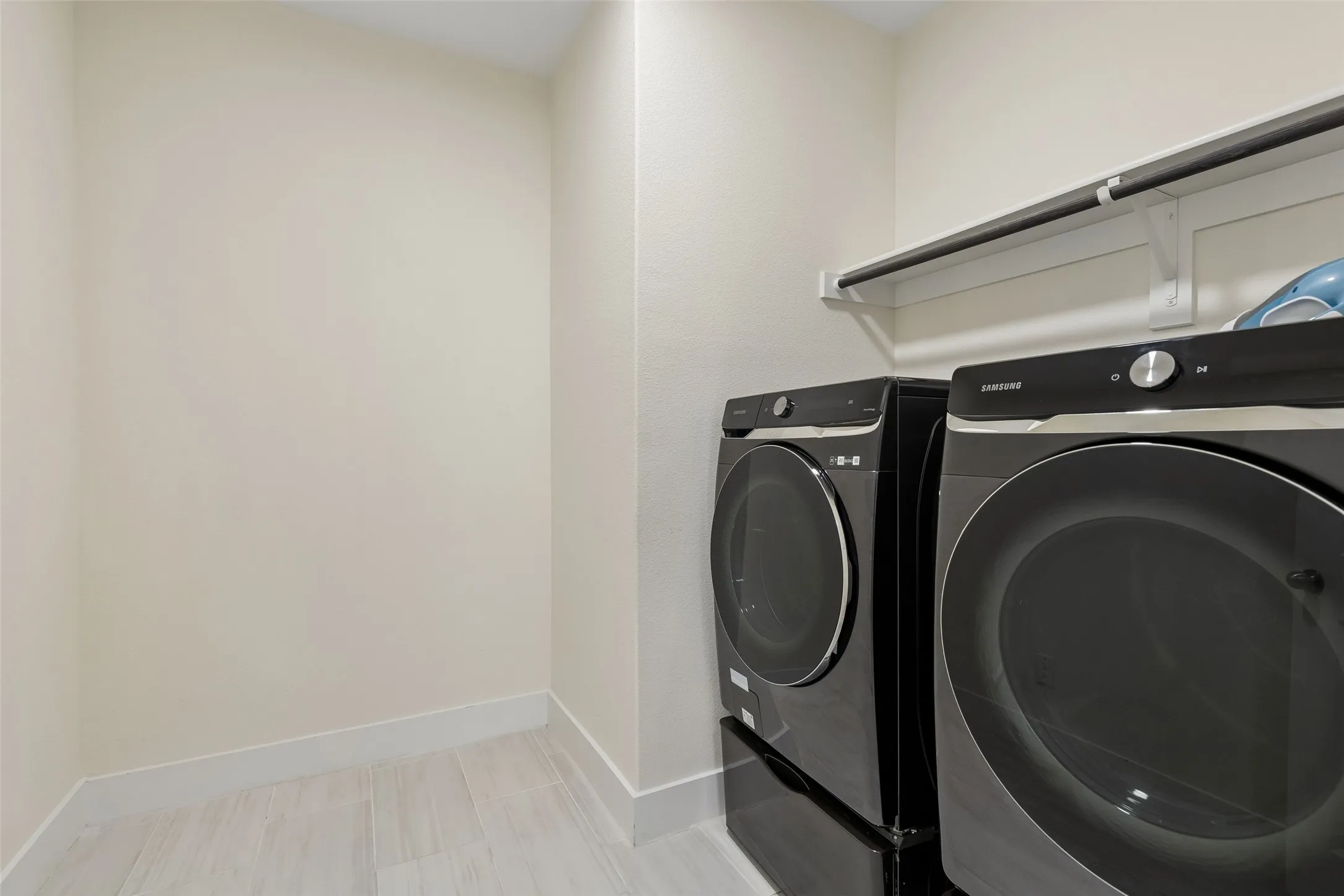 Single Family Residence For Sale in Denton County , 1212 Upland Dove Drive, Little Elm, Texas 75068, 4 Bedroom, 3 Bathroom, 2 Garage spaces, 2,532 Sqft, built in 2021, mls#21380946, Real Estate Agent in Little Elm, Homes For Sale in Denton county, Homes For Sale in Little Elm, Realtor in Little Elm Texas, Real Estate Brokerage Independent Realty Texas, Luminita Cordes Realtor