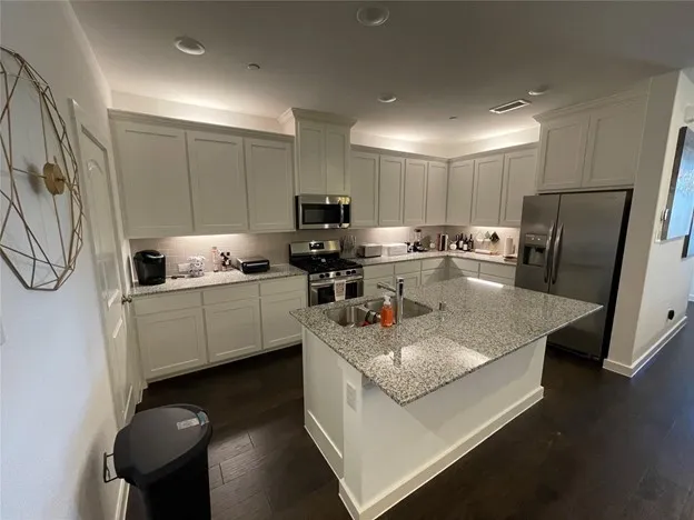 Townhouse For Rent in Collin County , 4861 Ellie Lane, Fairview, Texas 75069, 3 Bedroom, 3 Bathroom, 2 Garage spaces, 2,070 Sqft, built in 2019, mls#21397093, Real Estate Agent in Fairview, Homes For Rent in Collin county, Homes For Rent in Fairview, Realtor in Fairview Texas, Real Estate Brokerage Independent Realty Texas, Luminita Cordes Realtor