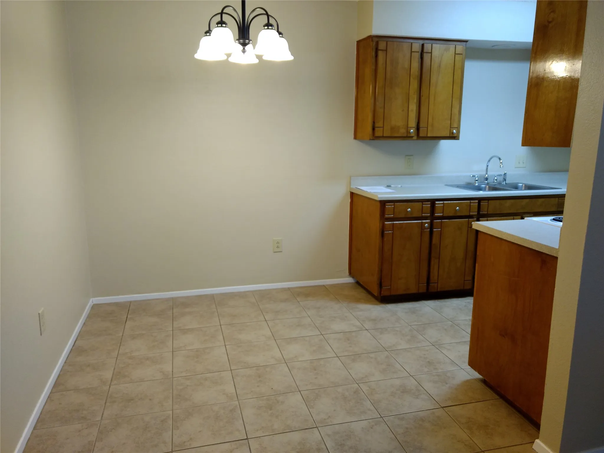 Duplex For Rent in Tarrant County , 716 Windcrest Drive, Keller, Texas 76248, 3 Bedroom, 2 Bathroom, Garage spaces, 1,068 Sqft, built in 1983, mls#21398769, Real Estate Agent in Keller, Homes For Rent in Tarrant county, Homes For Rent in Keller, Realtor in Keller Texas, Real Estate Brokerage Independent Realty Texas, Luminita Cordes Realtor