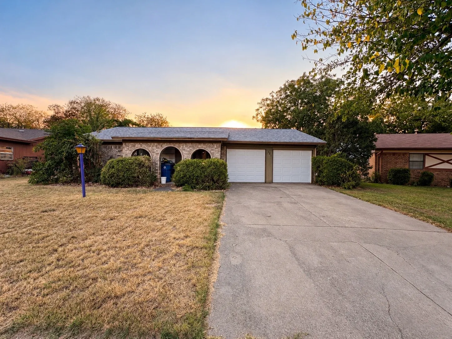 Single Family Residence For Sale in Tarrant County , 321 Quail Creek Drive, Crowley, Texas 76036, 3 Bedroom, 2 Bathroom, 2 Garage spaces, 1,650 Sqft, built in 1972, mls#21398764, Real Estate Agent in Crowley, Homes For Sale in Tarrant county, Homes For Sale in Crowley, Realtor in Crowley Texas, Real Estate Brokerage Independent Realty Texas, Luminita Cordes Realtor