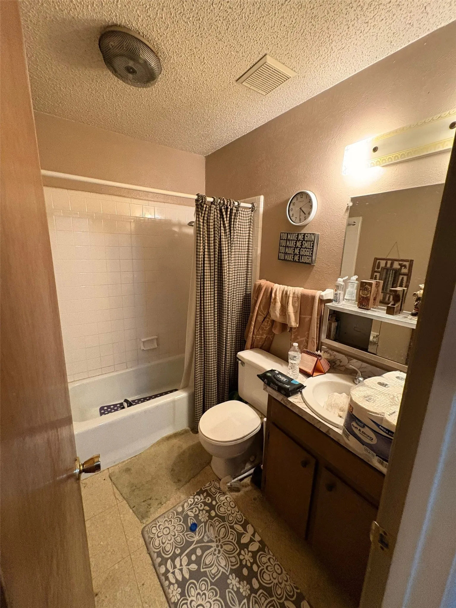 Single Family Residence For Sale in Tarrant County , 321 Quail Creek Drive, Crowley, Texas 76036, 3 Bedroom, 2 Bathroom, 2 Garage spaces, 1,650 Sqft, built in 1972, mls#21398764, Real Estate Agent in Crowley, Homes For Sale in Tarrant county, Homes For Sale in Crowley, Realtor in Crowley Texas, Real Estate Brokerage Independent Realty Texas, Luminita Cordes Realtor