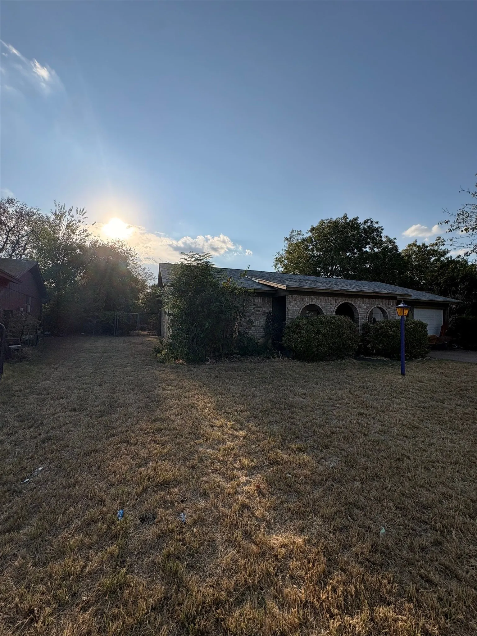 Single Family Residence For Sale in Tarrant County , 321 Quail Creek Drive, Crowley, Texas 76036, 3 Bedroom, 2 Bathroom, 2 Garage spaces, 1,650 Sqft, built in 1972, mls#21398764, Real Estate Agent in Crowley, Homes For Sale in Tarrant county, Homes For Sale in Crowley, Realtor in Crowley Texas, Real Estate Brokerage Independent Realty Texas, Luminita Cordes Realtor