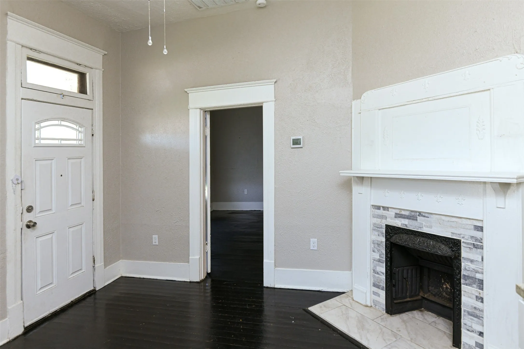 Duplex For Rent in Tarrant County , 1513 South Freeway, Fort Worth, Texas 76104, 1 Bedroom, 1 Bathroom, Garage spaces, 456 Sqft, built in 1918, mls#21398657, Real Estate Agent in Fort Worth, Homes For Rent in Tarrant county, Homes For Rent in Fort Worth, Realtor in Fort Worth Texas, Real Estate Brokerage Independent Realty Texas, Luminita Cordes Realtor