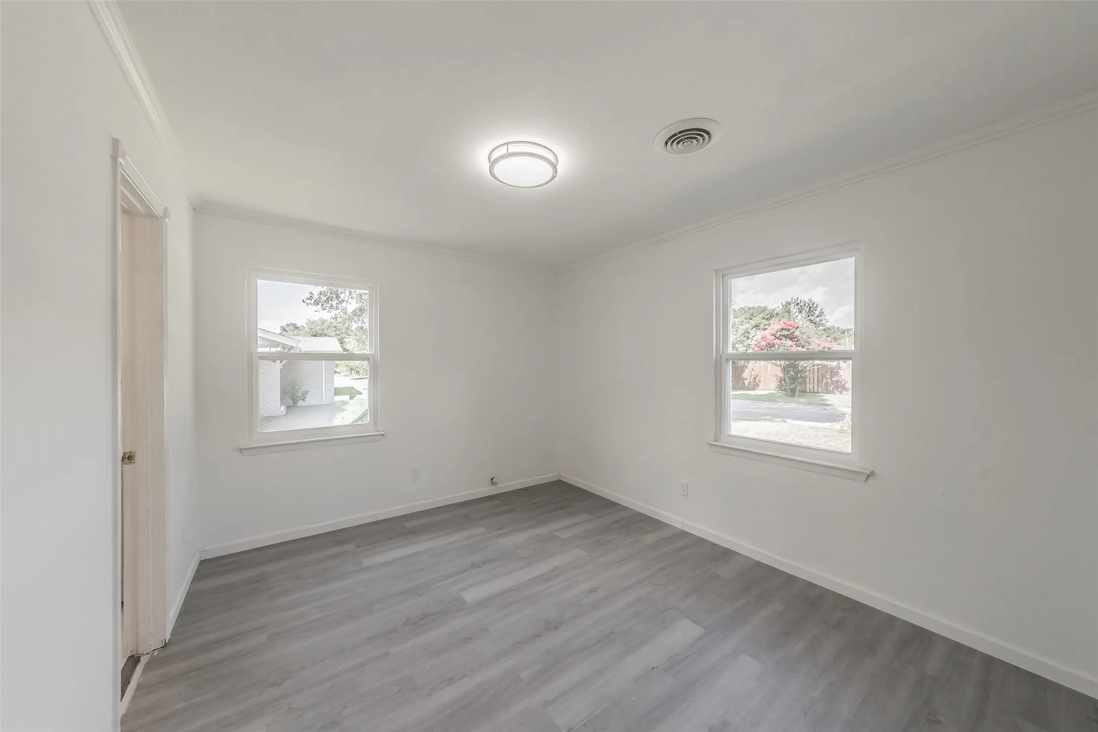 Single Family Residence For Rent in Tarrant County , 4920 Colorado Boulevard, North Richland Hills, Texas 76180, 3 Bedroom, 2 Bathroom, 1 Garage spaces, 1,410 Sqft, built in 1960, mls#21398782, Real Estate Agent in North Richland Hills, Homes For Rent in Tarrant county, Homes For Rent in North Richland Hills, Realtor in North Richland Hills Texas, Real Estate Brokerage Independent Realty Texas, Luminita Cordes Realtor
