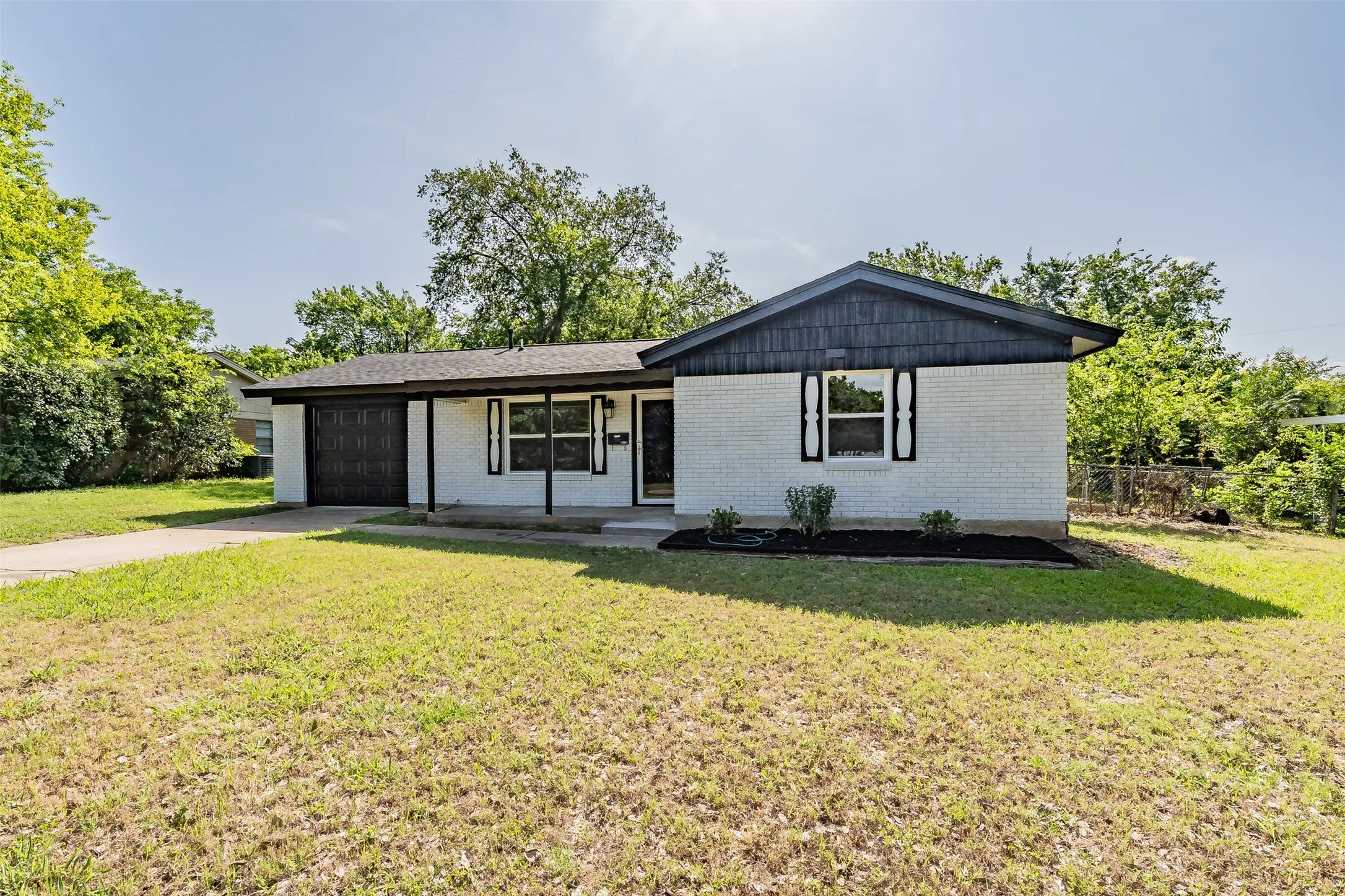 Single Family Residence For Rent in Tarrant County , 4920 Colorado Boulevard, North Richland Hills, Texas 76180, 3 Bedroom, 2 Bathroom, 1 Garage spaces, 1,410 Sqft, built in 1960, mls#21398782, Real Estate Agent in North Richland Hills, Homes For Rent in Tarrant county, Homes For Rent in North Richland Hills, Realtor in North Richland Hills Texas, Real Estate Brokerage Independent Realty Texas, Luminita Cordes Realtor