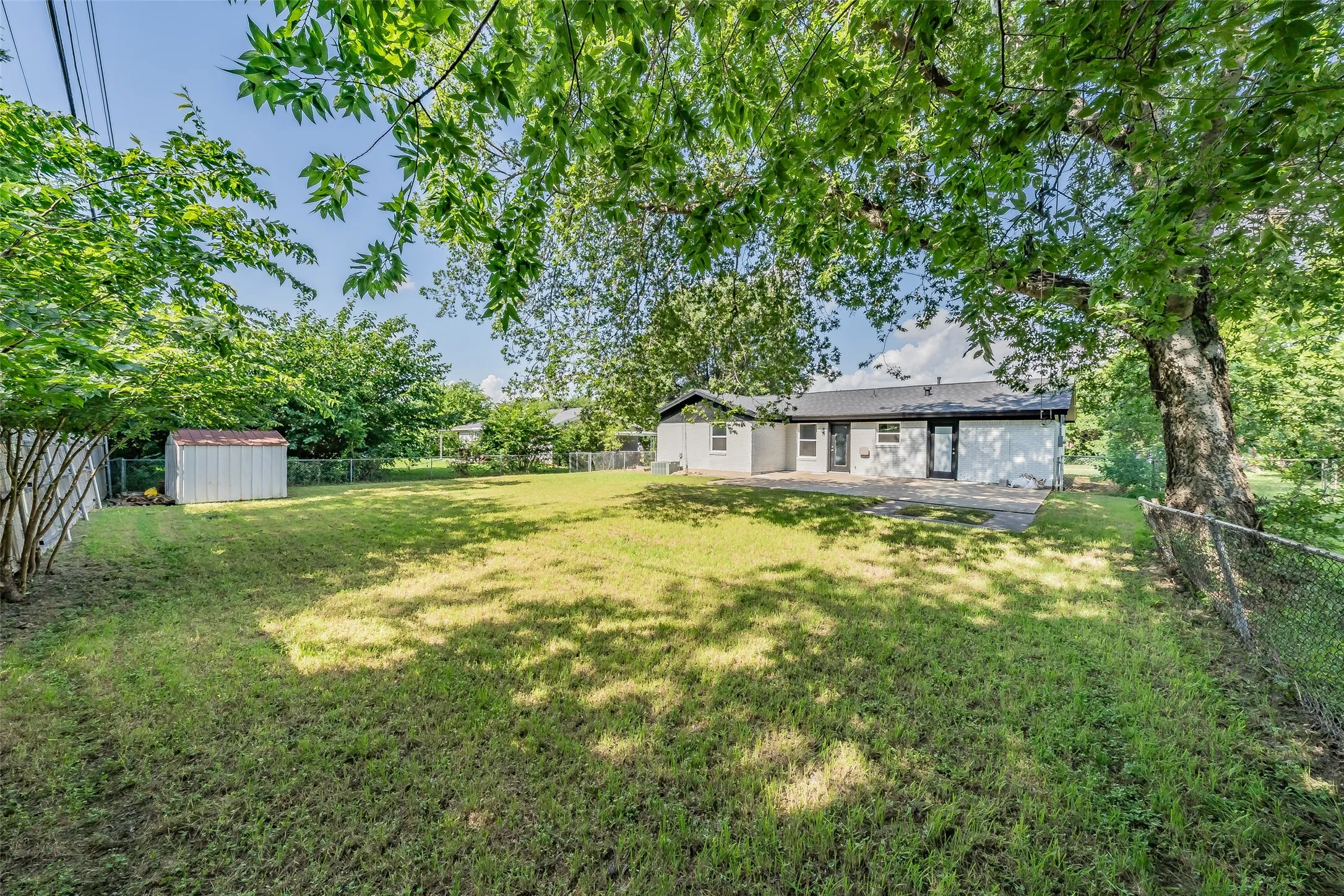 Single Family Residence For Rent in Tarrant County , 4920 Colorado Boulevard, North Richland Hills, Texas 76180, 3 Bedroom, 2 Bathroom, 1 Garage spaces, 1,410 Sqft, built in 1960, mls#21398782, Real Estate Agent in North Richland Hills, Homes For Rent in Tarrant county, Homes For Rent in North Richland Hills, Realtor in North Richland Hills Texas, Real Estate Brokerage Independent Realty Texas, Luminita Cordes Realtor