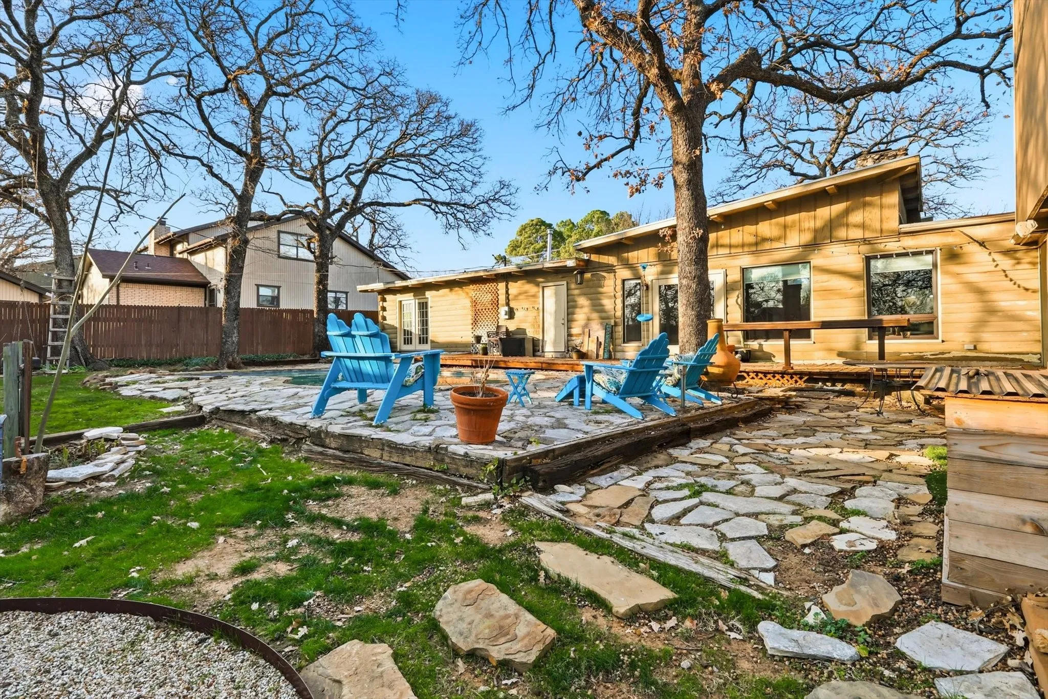 Single Family Residence For Sale in Denton County , 828 Highland Village Road, Highland Village, Texas 75077, 3 Bedroom, 4 Bathroom, 1 Garage spaces, 2,447 Sqft, built in 1973, mls#21398793, Real Estate Agent in Highland Village, Homes For Sale in Denton county, Homes For Sale in Highland Village, Realtor in Highland Village Texas, Real Estate Brokerage Independent Realty Texas, Luminita Cordes Realtor