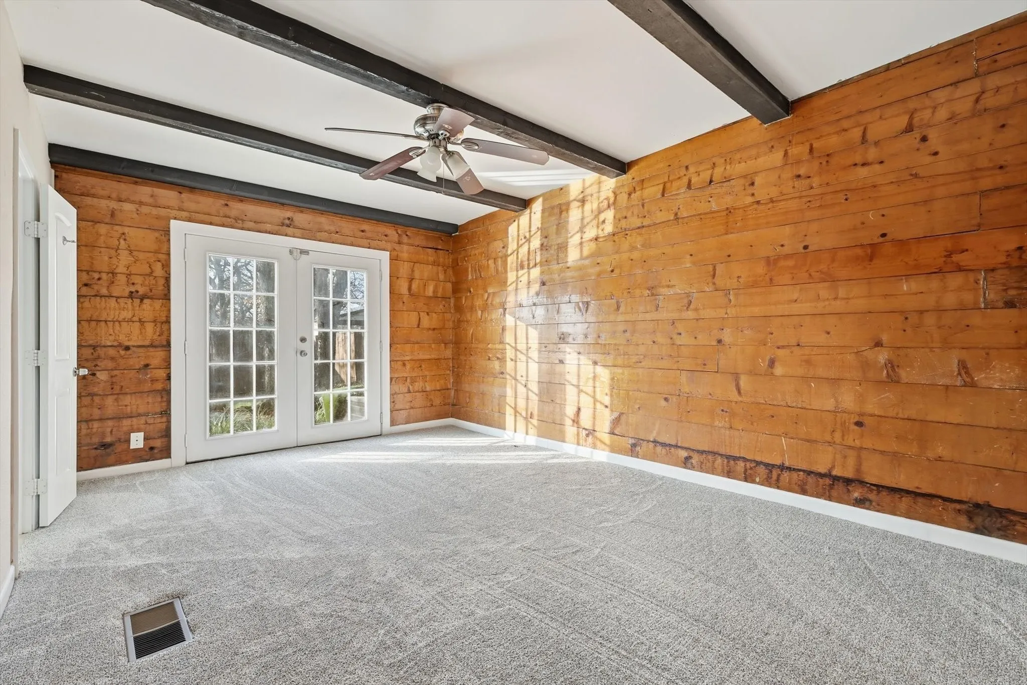 Single Family Residence For Sale in Denton County , 828 Highland Village Road, Highland Village, Texas 75077, 3 Bedroom, 4 Bathroom, 1 Garage spaces, 2,447 Sqft, built in 1973, mls#21398793, Real Estate Agent in Highland Village, Homes For Sale in Denton county, Homes For Sale in Highland Village, Realtor in Highland Village Texas, Real Estate Brokerage Independent Realty Texas, Luminita Cordes Realtor