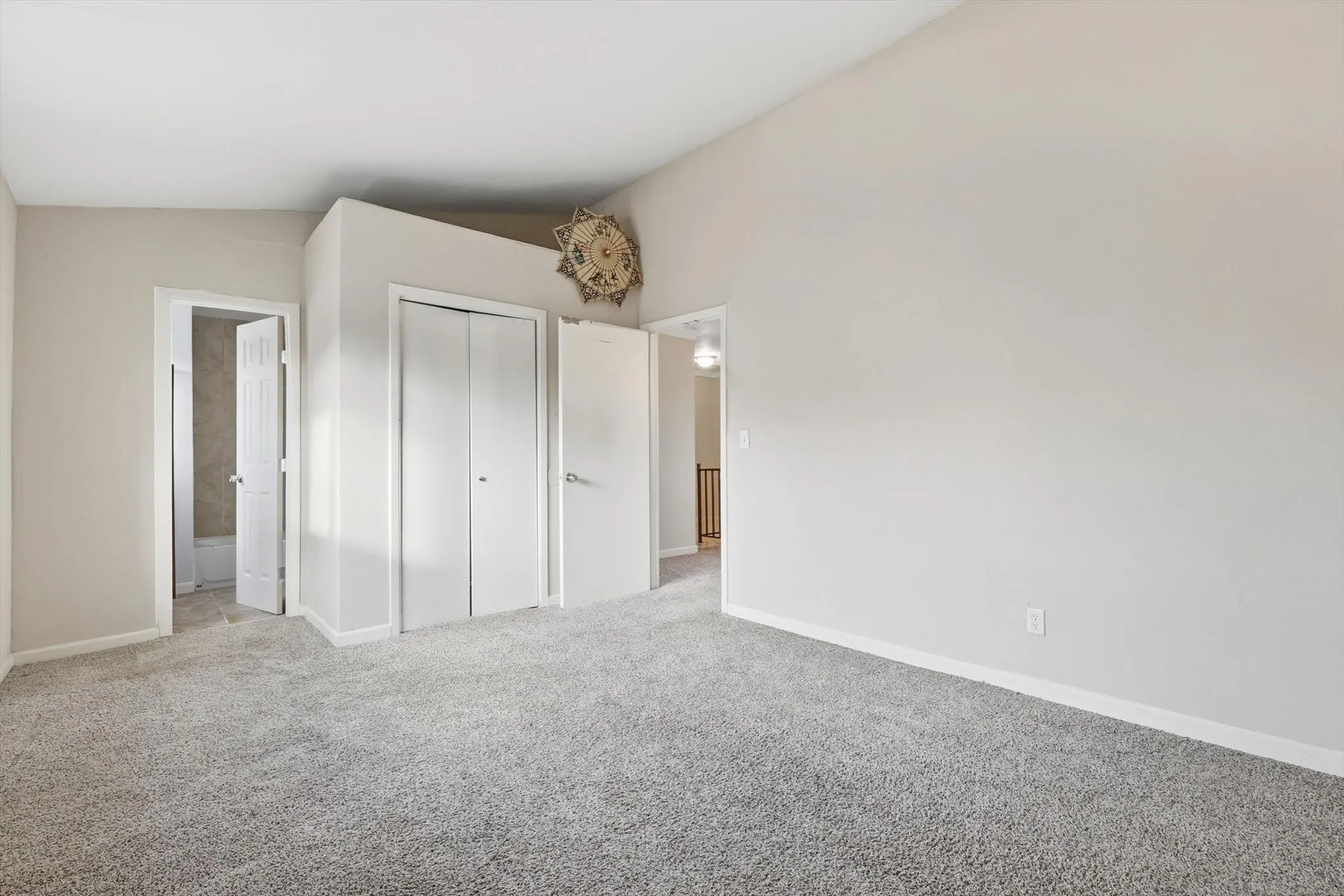 Single Family Residence For Sale in Denton County , 828 Highland Village Road, Highland Village, Texas 75077, 3 Bedroom, 4 Bathroom, 1 Garage spaces, 2,447 Sqft, built in 1973, mls#21398793, Real Estate Agent in Highland Village, Homes For Sale in Denton county, Homes For Sale in Highland Village, Realtor in Highland Village Texas, Real Estate Brokerage Independent Realty Texas, Luminita Cordes Realtor