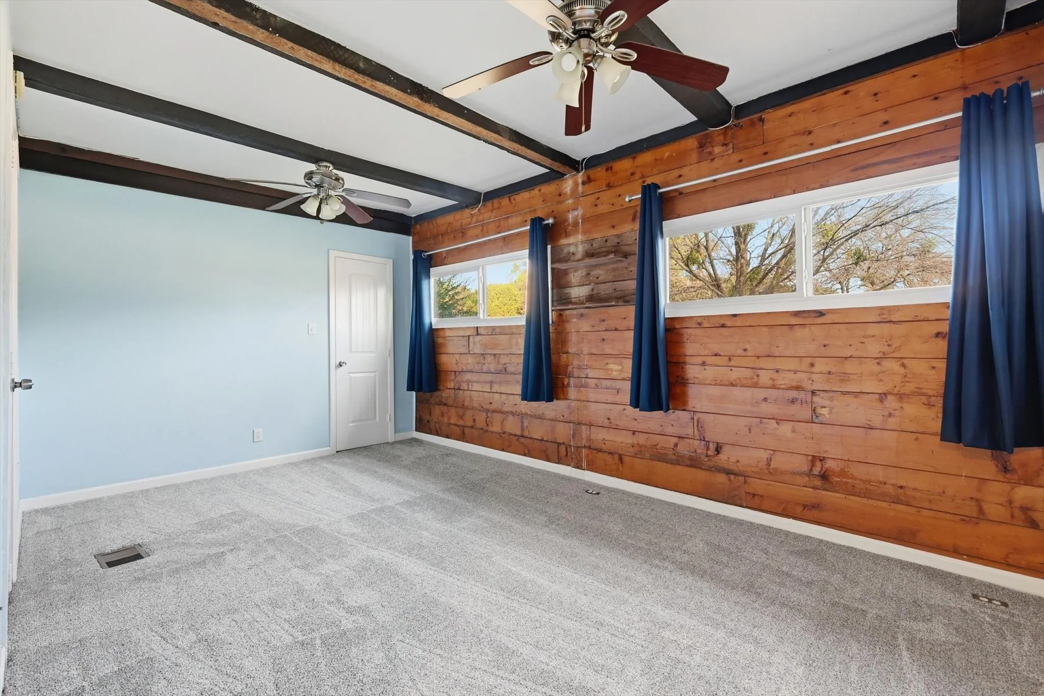 Single Family Residence For Sale in Denton County , 828 Highland Village Road, Highland Village, Texas 75077, 3 Bedroom, 4 Bathroom, 1 Garage spaces, 2,447 Sqft, built in 1973, mls#21398793, Real Estate Agent in Highland Village, Homes For Sale in Denton county, Homes For Sale in Highland Village, Realtor in Highland Village Texas, Real Estate Brokerage Independent Realty Texas, Luminita Cordes Realtor