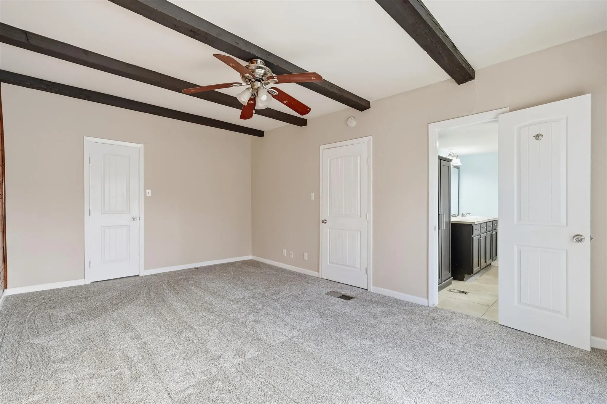 Single Family Residence For Sale in Denton County , 828 Highland Village Road, Highland Village, Texas 75077, 3 Bedroom, 4 Bathroom, 1 Garage spaces, 2,447 Sqft, built in 1973, mls#21398793, Real Estate Agent in Highland Village, Homes For Sale in Denton county, Homes For Sale in Highland Village, Realtor in Highland Village Texas, Real Estate Brokerage Independent Realty Texas, Luminita Cordes Realtor