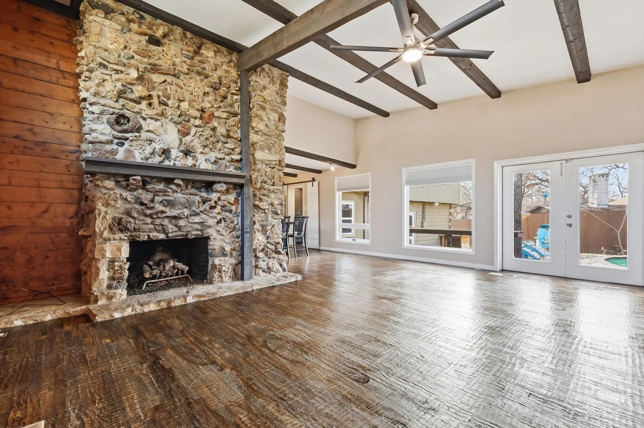Single Family Residence For Sale in Denton County , 828 Highland Village Road, Highland Village, Texas 75077, 3 Bedroom, 4 Bathroom, 1 Garage spaces, 2,447 Sqft, built in 1973, mls#21398793, Real Estate Agent in Highland Village, Homes For Sale in Denton county, Homes For Sale in Highland Village, Realtor in Highland Village Texas, Real Estate Brokerage Independent Realty Texas, Luminita Cordes Realtor