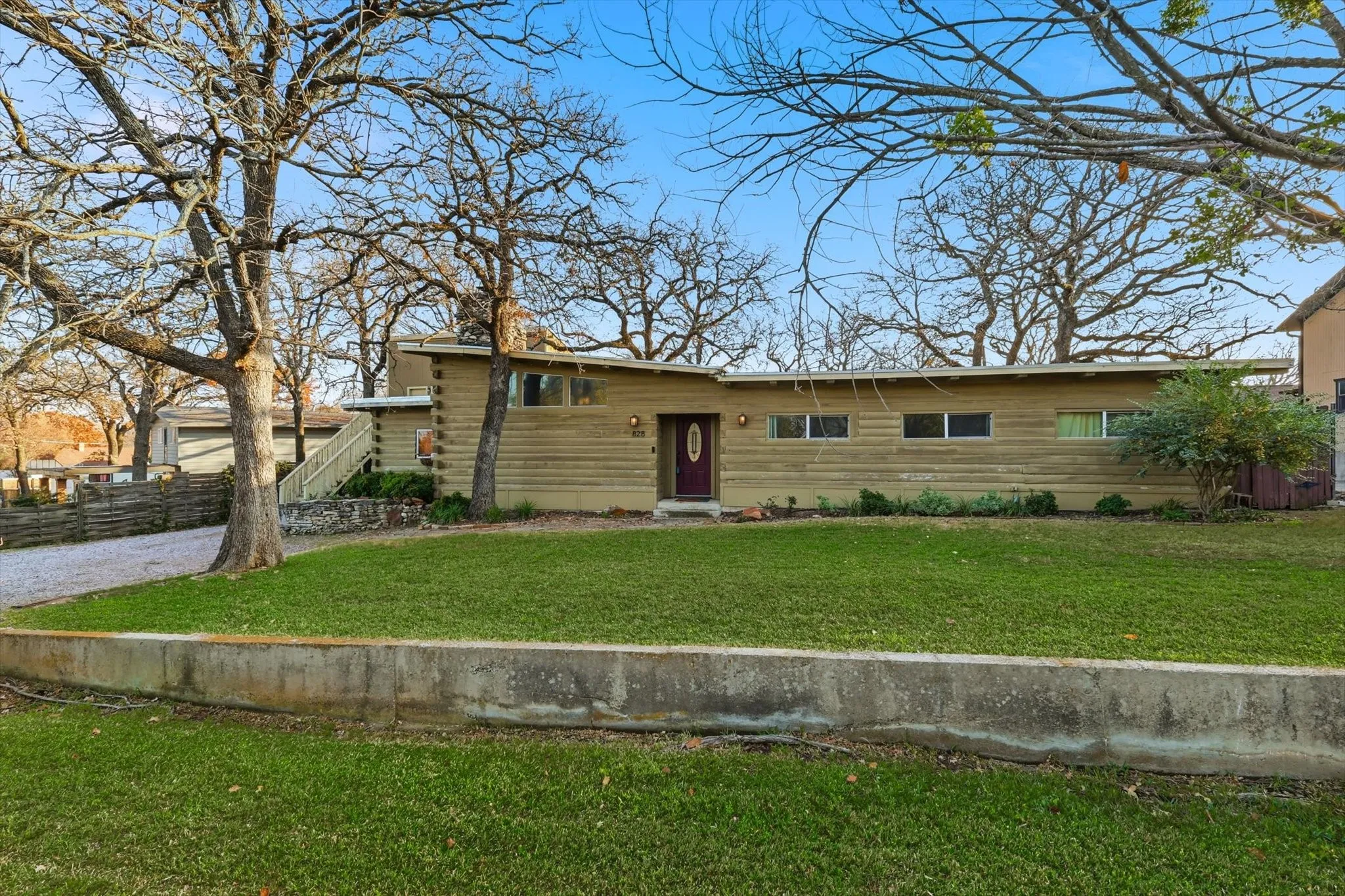 Single Family Residence For Sale in Denton County , 828 Highland Village Road, Highland Village, Texas 75077, 3 Bedroom, 4 Bathroom, 1 Garage spaces, 2,447 Sqft, built in 1973, mls#21398793, Real Estate Agent in Highland Village, Homes For Sale in Denton county, Homes For Sale in Highland Village, Realtor in Highland Village Texas, Real Estate Brokerage Independent Realty Texas, Luminita Cordes Realtor