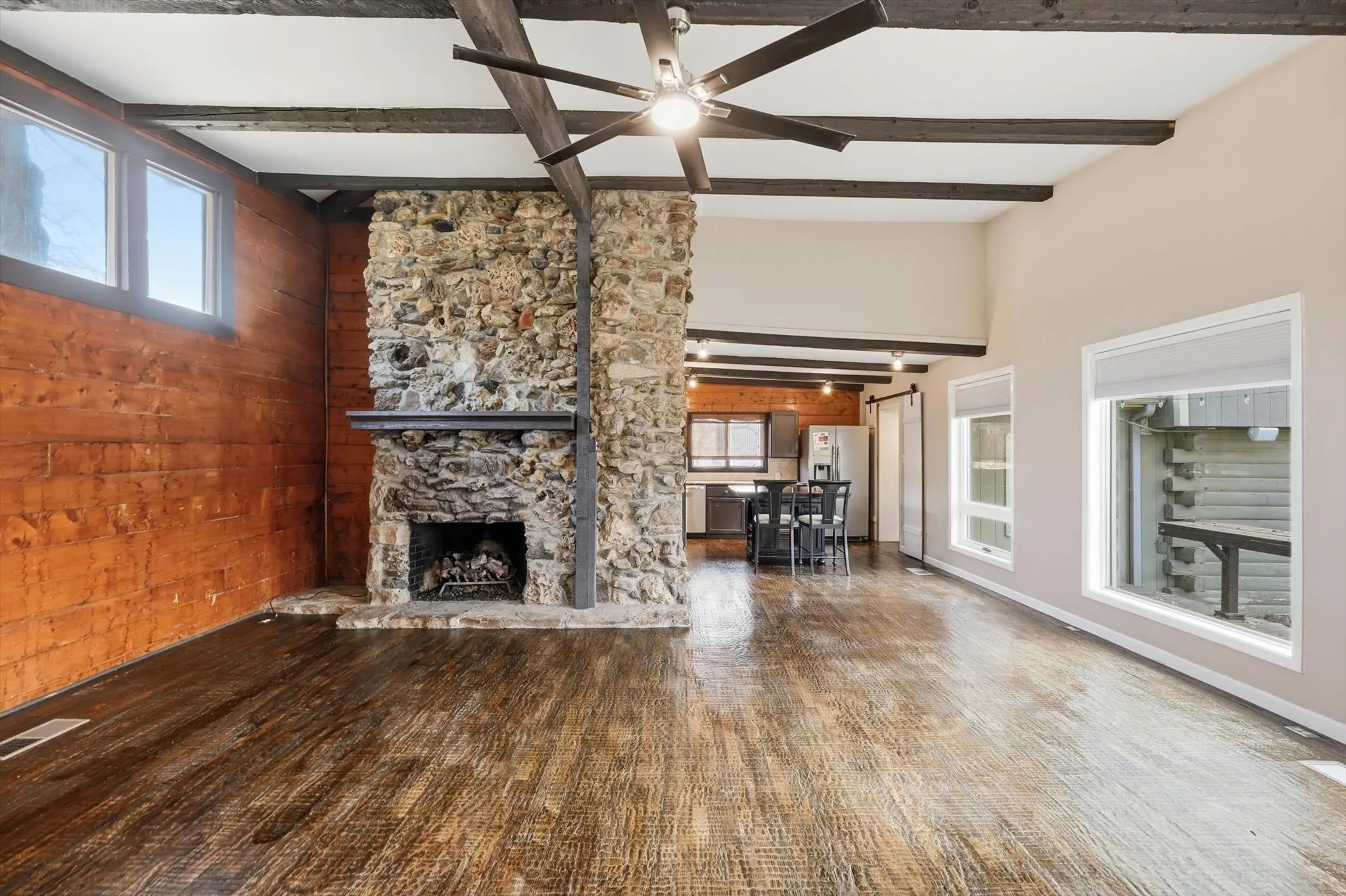 Single Family Residence For Sale in Denton County , 828 Highland Village Road, Highland Village, Texas 75077, 3 Bedroom, 4 Bathroom, 1 Garage spaces, 2,447 Sqft, built in 1973, mls#21398793, Real Estate Agent in Highland Village, Homes For Sale in Denton county, Homes For Sale in Highland Village, Realtor in Highland Village Texas, Real Estate Brokerage Independent Realty Texas, Luminita Cordes Realtor