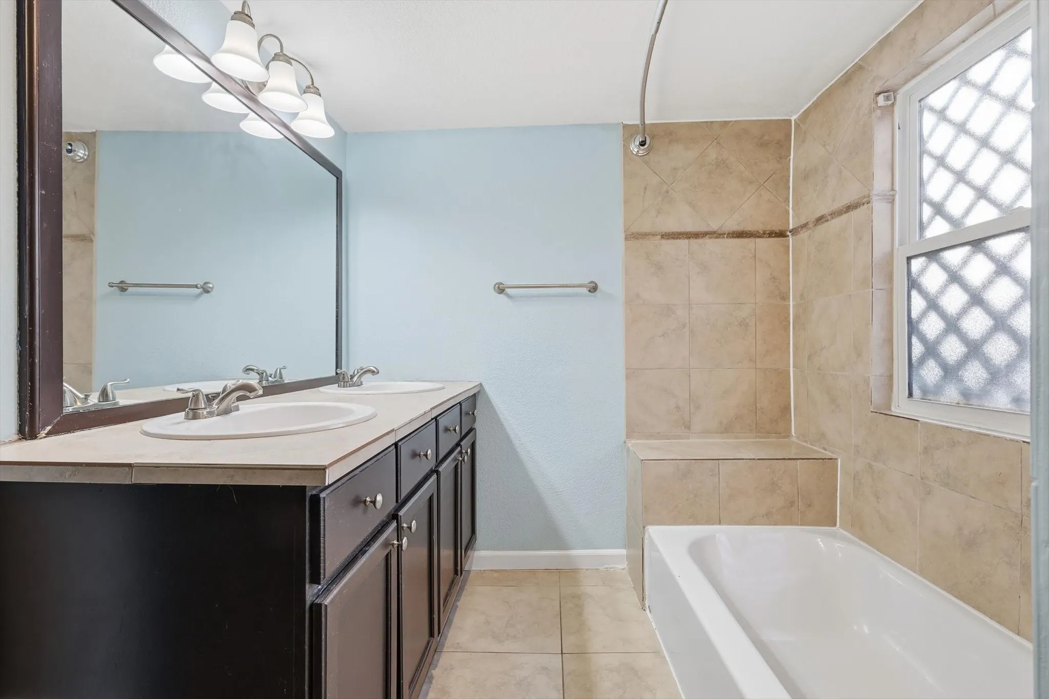 Single Family Residence For Sale in Denton County , 828 Highland Village Road, Highland Village, Texas 75077, 3 Bedroom, 4 Bathroom, 1 Garage spaces, 2,447 Sqft, built in 1973, mls#21398793, Real Estate Agent in Highland Village, Homes For Sale in Denton county, Homes For Sale in Highland Village, Realtor in Highland Village Texas, Real Estate Brokerage Independent Realty Texas, Luminita Cordes Realtor