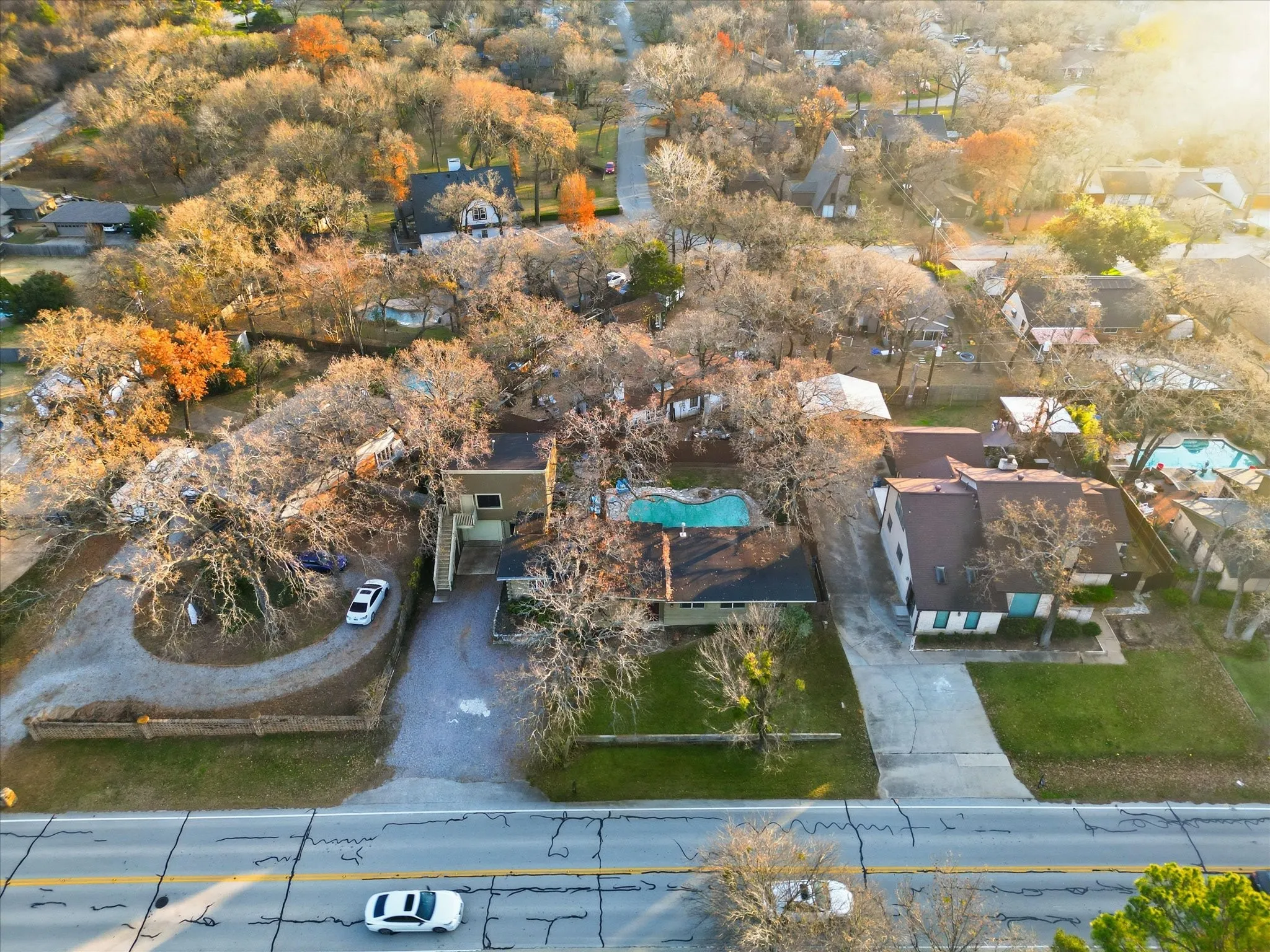 Single Family Residence For Sale in Denton County , 828 Highland Village Road, Highland Village, Texas 75077, 3 Bedroom, 4 Bathroom, 1 Garage spaces, 2,447 Sqft, built in 1973, mls#21398793, Real Estate Agent in Highland Village, Homes For Sale in Denton county, Homes For Sale in Highland Village, Realtor in Highland Village Texas, Real Estate Brokerage Independent Realty Texas, Luminita Cordes Realtor
