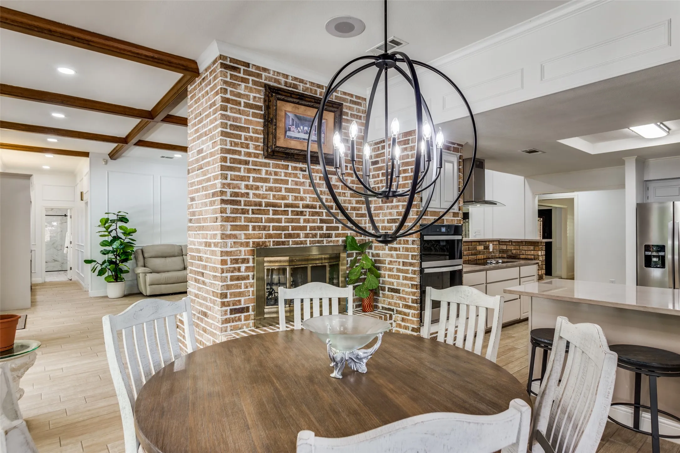 Single Family Residence For Rent in Tarrant County , 11905 Blue Creek Drive, Fort Worth, Texas 76008, 4 Bedroom, 4 Bathroom, 2 Garage spaces, 3,404 Sqft, built in 1984, mls#21398227, Real Estate Agent in Fort Worth, Homes For Rent in Tarrant county, Homes For Rent in Fort Worth, Realtor in Fort Worth Texas, Real Estate Brokerage Independent Realty Texas, Luminita Cordes Realtor