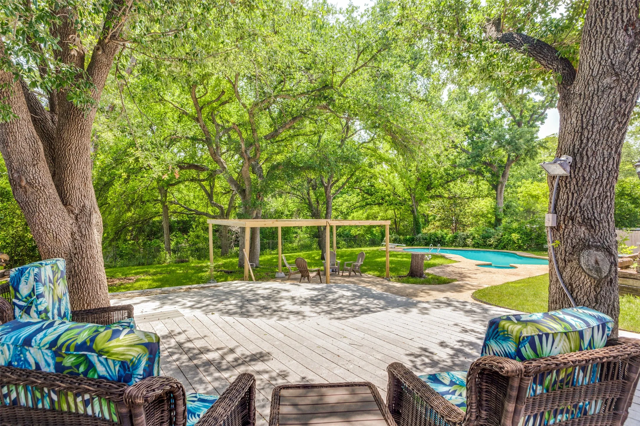 Single Family Residence For Rent in Tarrant County , 11905 Blue Creek Drive, Fort Worth, Texas 76008, 4 Bedroom, 4 Bathroom, 2 Garage spaces, 3,404 Sqft, built in 1984, mls#21398227, Real Estate Agent in Fort Worth, Homes For Rent in Tarrant county, Homes For Rent in Fort Worth, Realtor in Fort Worth Texas, Real Estate Brokerage Independent Realty Texas, Luminita Cordes Realtor