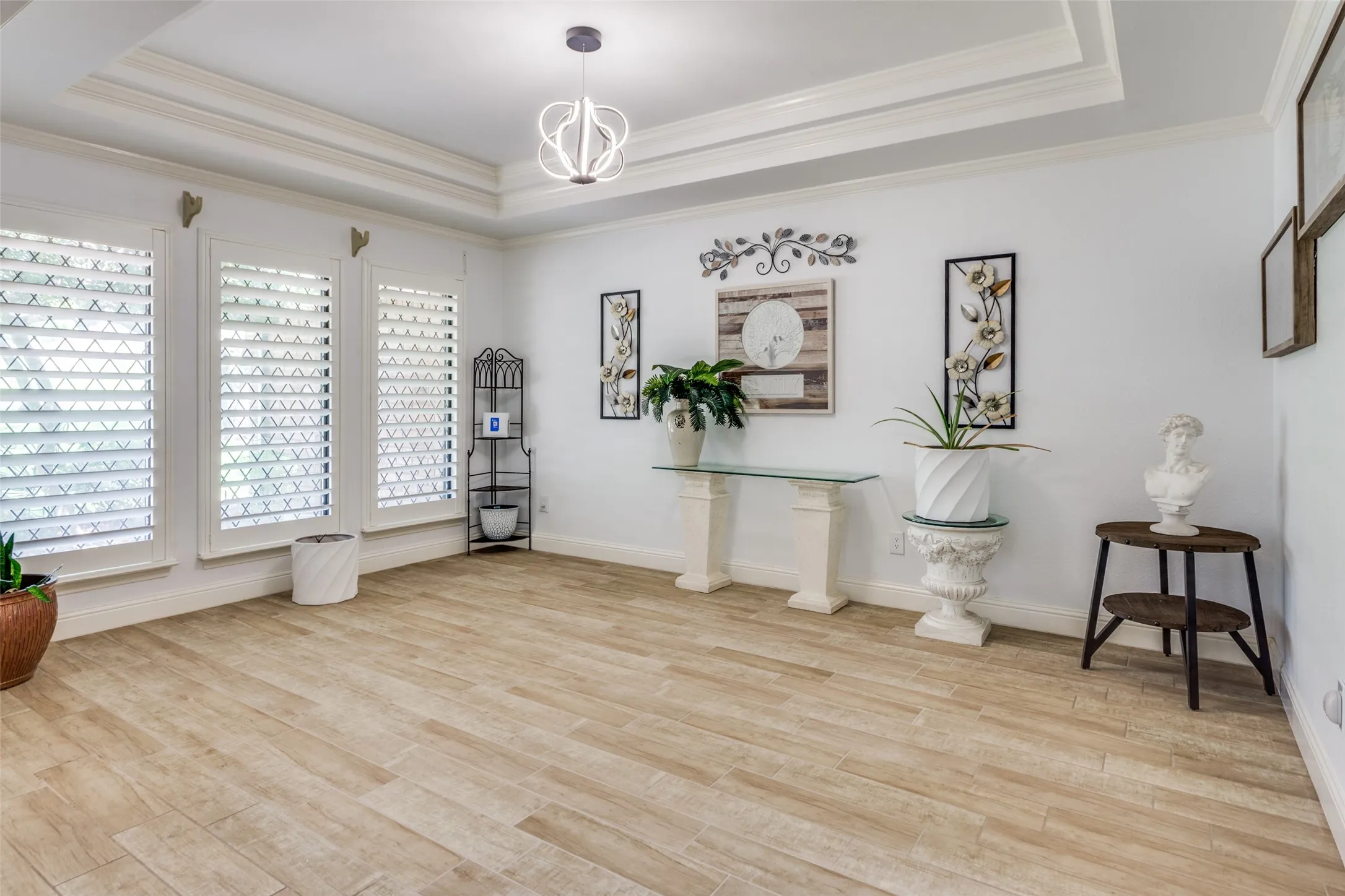 Single Family Residence For Rent in Tarrant County , 11905 Blue Creek Drive, Fort Worth, Texas 76008, 4 Bedroom, 4 Bathroom, 2 Garage spaces, 3,404 Sqft, built in 1984, mls#21398227, Real Estate Agent in Fort Worth, Homes For Rent in Tarrant county, Homes For Rent in Fort Worth, Realtor in Fort Worth Texas, Real Estate Brokerage Independent Realty Texas, Luminita Cordes Realtor