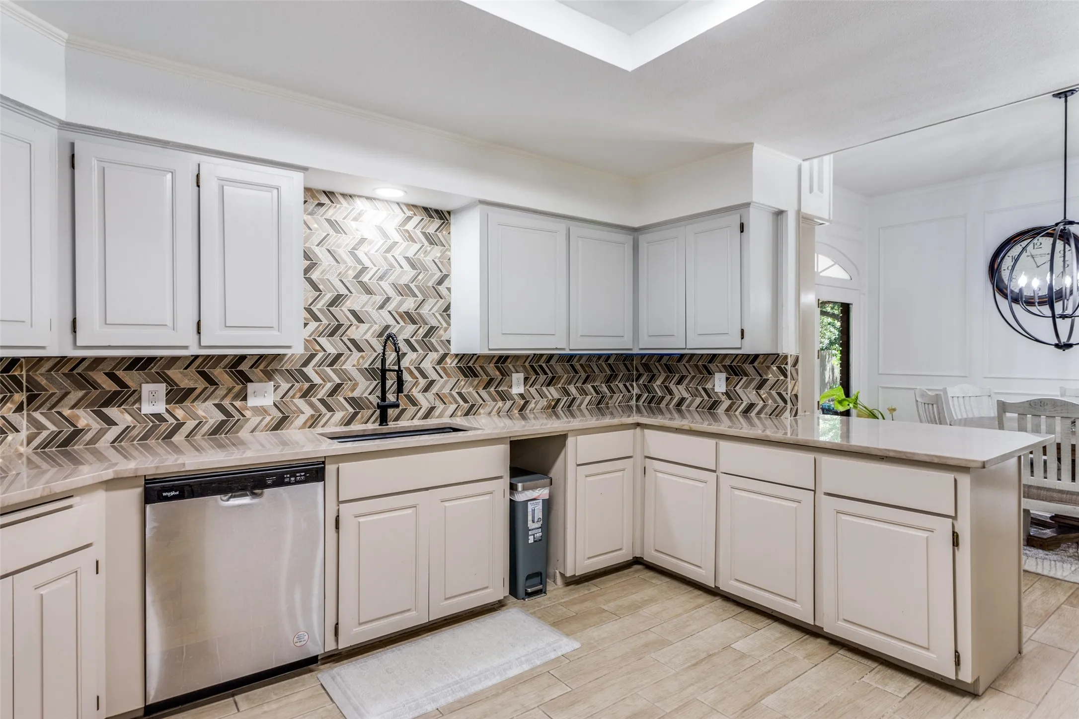 Single Family Residence For Rent in Tarrant County , 11905 Blue Creek Drive, Fort Worth, Texas 76008, 4 Bedroom, 4 Bathroom, 2 Garage spaces, 3,404 Sqft, built in 1984, mls#21398227, Real Estate Agent in Fort Worth, Homes For Rent in Tarrant county, Homes For Rent in Fort Worth, Realtor in Fort Worth Texas, Real Estate Brokerage Independent Realty Texas, Luminita Cordes Realtor