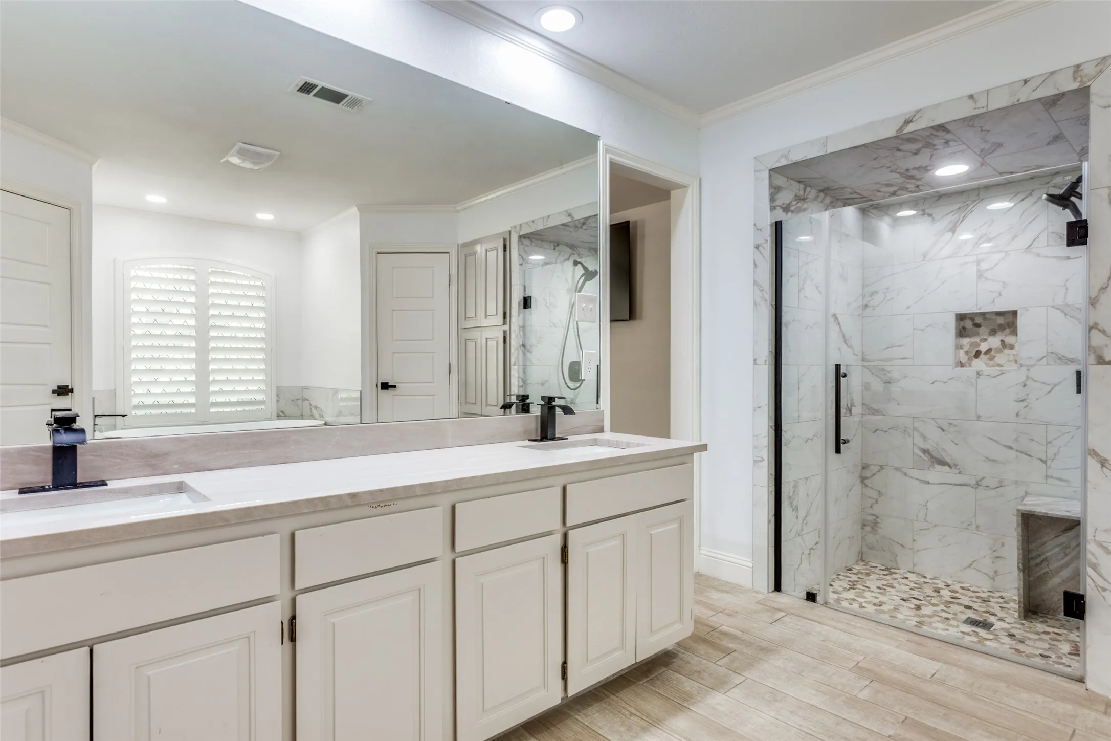 Single Family Residence For Rent in Tarrant County , 11905 Blue Creek Drive, Fort Worth, Texas 76008, 4 Bedroom, 4 Bathroom, 2 Garage spaces, 3,404 Sqft, built in 1984, mls#21398227, Real Estate Agent in Fort Worth, Homes For Rent in Tarrant county, Homes For Rent in Fort Worth, Realtor in Fort Worth Texas, Real Estate Brokerage Independent Realty Texas, Luminita Cordes Realtor