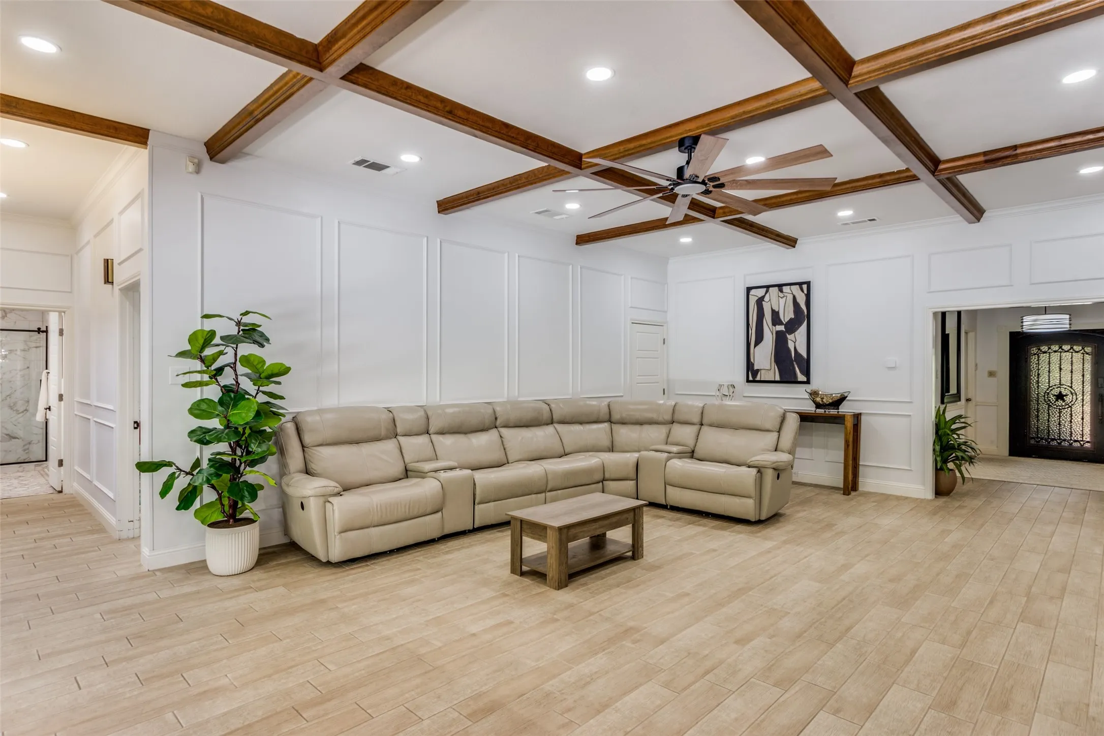 Single Family Residence For Rent in Tarrant County , 11905 Blue Creek Drive, Fort Worth, Texas 76008, 4 Bedroom, 4 Bathroom, 2 Garage spaces, 3,404 Sqft, built in 1984, mls#21398227, Real Estate Agent in Fort Worth, Homes For Rent in Tarrant county, Homes For Rent in Fort Worth, Realtor in Fort Worth Texas, Real Estate Brokerage Independent Realty Texas, Luminita Cordes Realtor